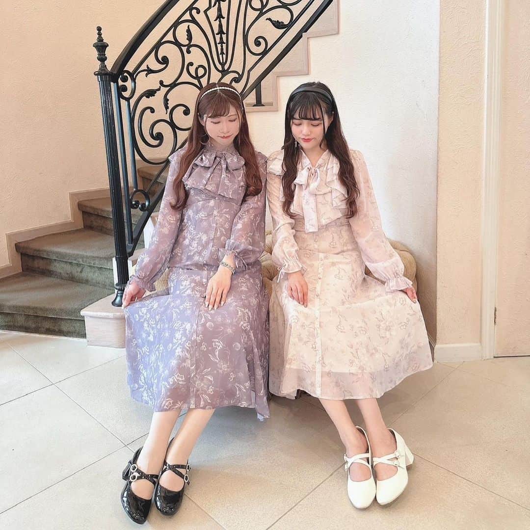 evelynのインスタグラム：「winter collection♡ ㅤㅤㅤㅤㅤㅤㅤㅤㅤㅤㅤㅤㅤ \ 10月上旬入荷予定 / #オリジナルフラワーOP ¥10,800 ㅤㅤㅤㅤㅤㅤㅤㅤㅤㅤㅤㅤㅤ #evelyn #エブリン #ガーリーコーデ #甘めスタイル #甘めコーデ #清楚コーデ #可愛い  #girly #feminine #パステル #girl #evelynコーデ #フェミニンコーデ」