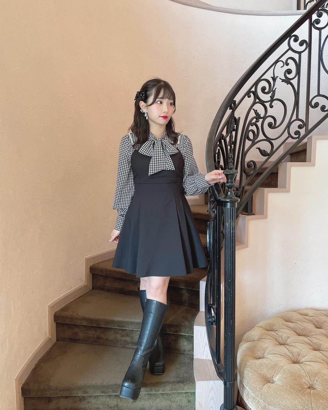 evelynのインスタグラム：「winter collection♡ ㅤㅤㅤㅤㅤㅤㅤㅤㅤㅤㅤㅤㅤ \ 10月上旬入荷予定 / #パールドッキングキャミOP ¥10,800 ㅤㅤㅤㅤㅤㅤㅤㅤㅤㅤㅤㅤㅤ #evelyn #エブリン #ガーリーコーデ #甘めスタイル #甘めコーデ #清楚コーデ #可愛い  #girly #feminine #パステル #girl #evelynコーデ #フェミニンコーデ」