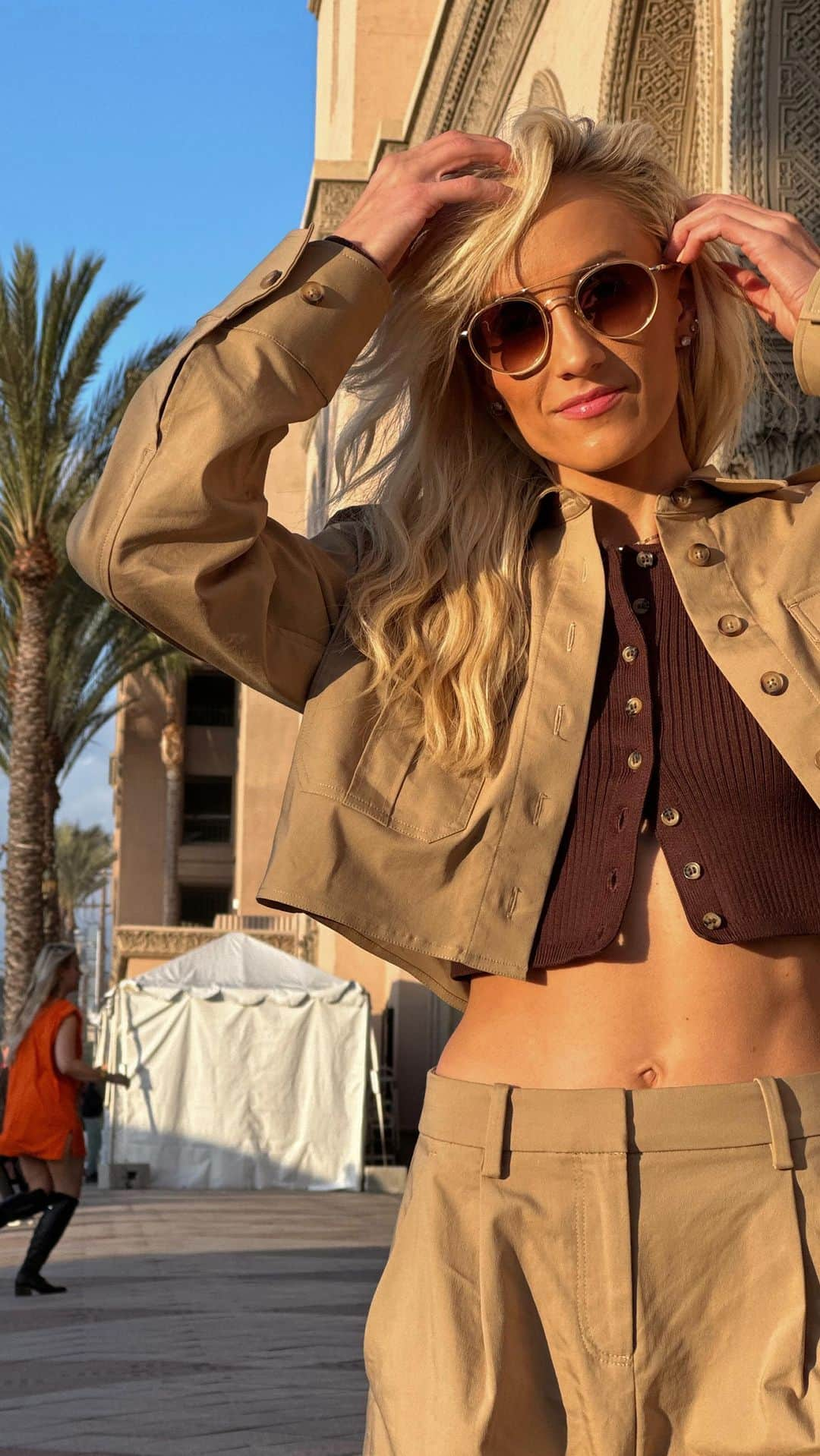 ナスティア・リューキンのインスタグラム：「if pumpkin spice was an outfit 🧸」