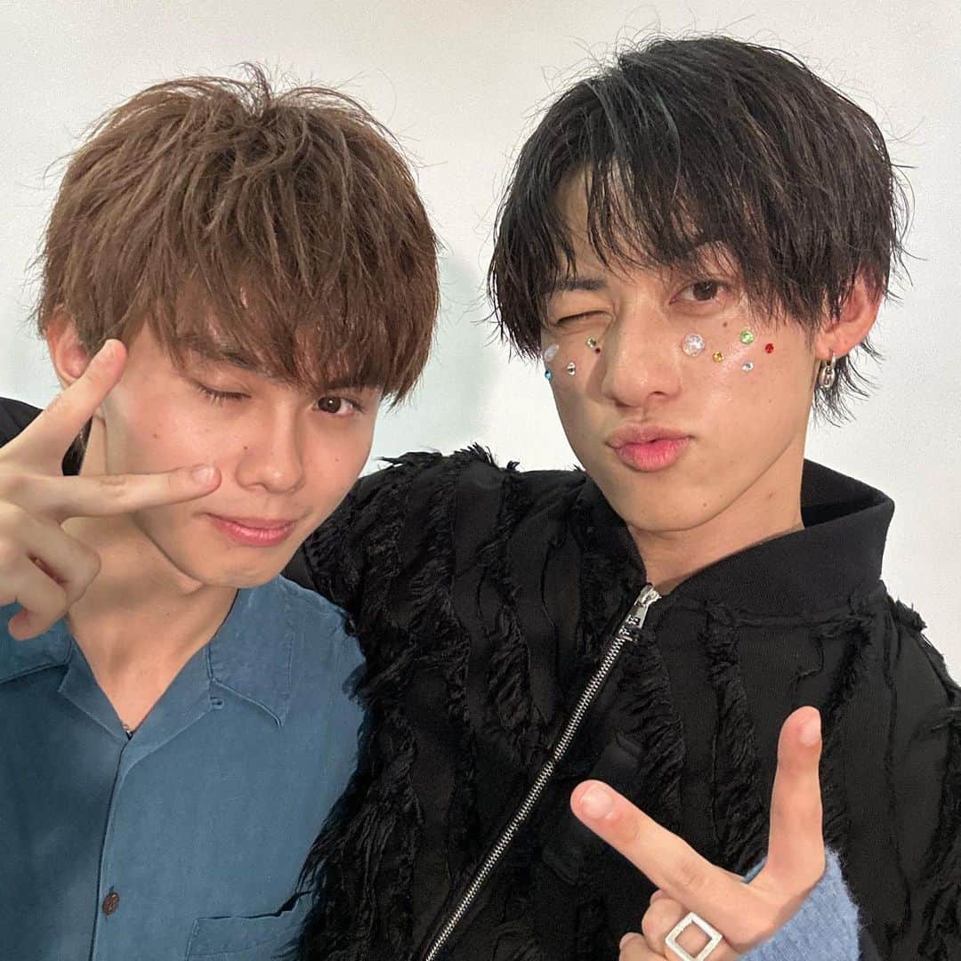 一ノ瀬将飛のインスタグラム：「Popteenの大先輩のchocoくん海河くん竜平くん  改めてご卒業おめでとうございます！！🌸  撮影は1回日にちが被ったくらいで沢山先輩方の姿を見たかったと思い少し悔しいですが、僕のPopteen最初の1日に会えただけで本当に嬉しすぎました！  元々Popteen TVや誌面などで見てて自分もこうなりたいとか色々やる気を頂いてました！  これからは先輩方が築いてきたPopteenの歴史を大きくするべく頑張りたいと思います！🔥  #popteen #popteenメンズモデル」