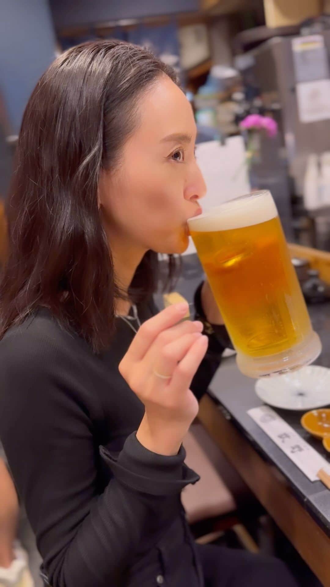 尾形沙耶香のインスタグラム：「美味しいお魚料理に 巨大生ジョッキもお約束🍺 今回も2杯頂きました😂👍  #ビール部  #beerlover 🍻」
