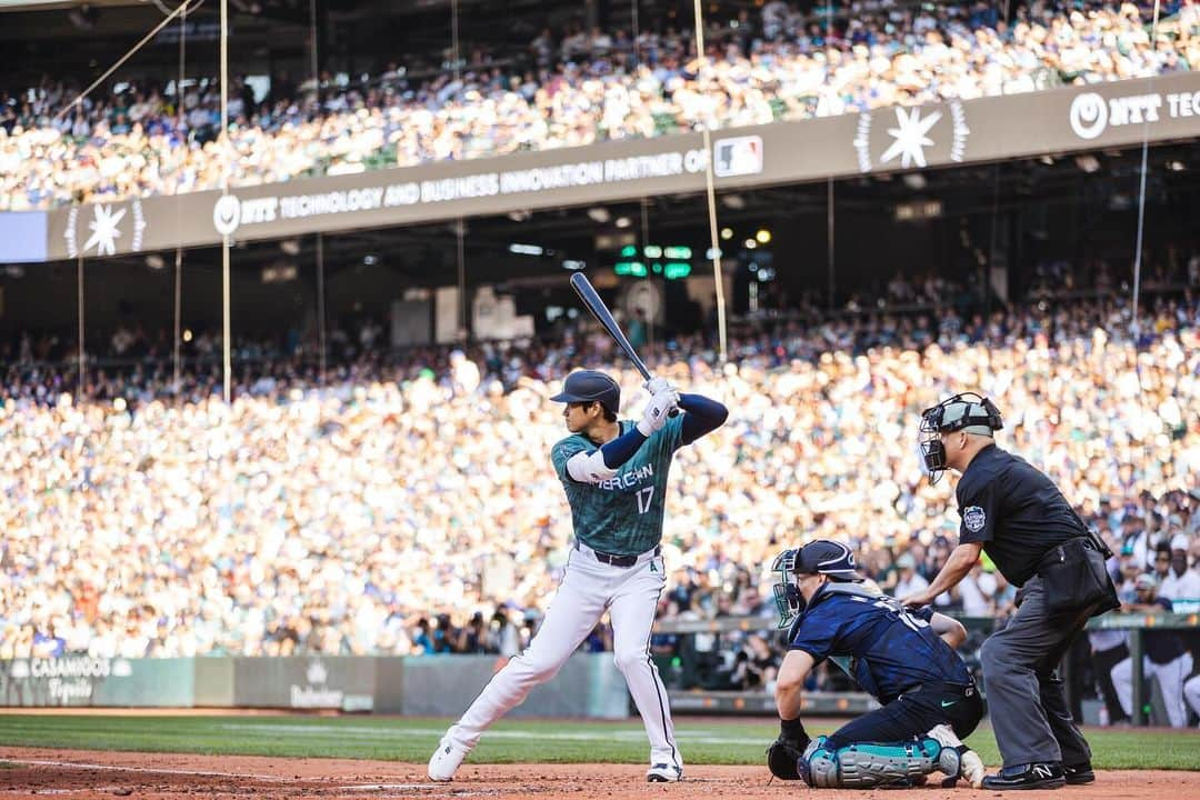 大谷翔平さんのインスタグラム写真 - (大谷翔平Instagram)「Thank you very much for everyone’s support throughout the season!  I will start my rehab here soon and I will do my best to come back stronger than ever 💪🏼  Looking forward to seeing everyone next season!  レギュラーシーズン応援ありがとうございました🤲🏻  また来年に向けてまずは打者としてリハビリから頑張っていきます  来シーズンまた皆さんにお会いできることを楽しみにしています！」10月2日 11時06分 - shoheiohtani