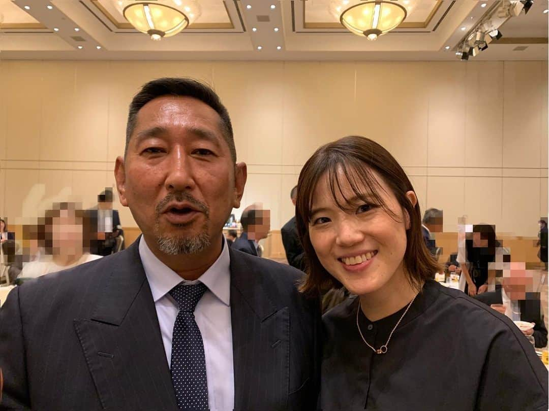 前田美順さんのインスタグラム写真 - (前田美順Instagram)「. . . . 熊本中央高校創立120周年記念式典で、有難いことに講演をさせていただきました。 . 創立100周年の時には在学中で、その時の式典では陣内貴美子さんが講演をしてくれました。 . その20年後にまさかの私が🙄 びっくりでしたが、一生懸命お話しさせていただきました。 なにか少しでも皆さんのお役に立てるお話になれていたらなと願います。 . . . 創立120周年誠におめでとうございます。 ありがとうございました！ . . #熊本中央高校 #熊本中央高校創立120周年 #記念講演 #記念祝賀会 #高校1年時の担任の先生 #綺麗な歌声のチャンマコ」10月2日 11時14分 - miyukimaeda_badminton