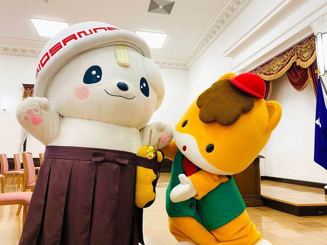 さのまるさんのインスタグラム写真 - (さのまるInstagram)「. ぐんまちゃん 30しゅーねんおめでとー！！ これからもなかよくしてね(๑>◡<๑)  #ご当地キャラカーニバル #さのまる #ぐんまちゃん #栃木県佐野市 #群馬県」10月2日 11時23分 - sanomaru0225