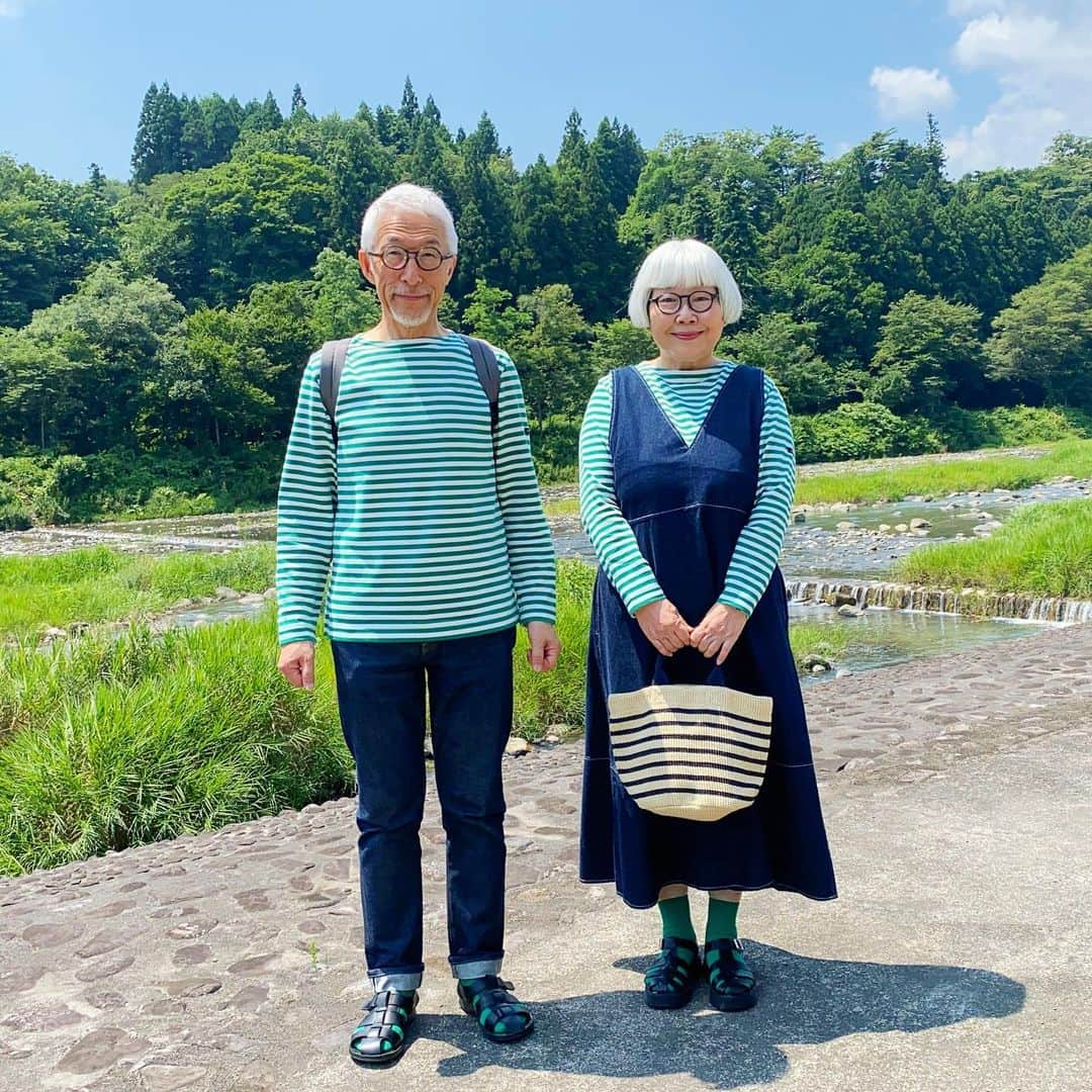 bon ponさんのインスタグラム写真 - (bon ponInstagram)「宮城県の蔵王と松島に、1棟貸しの宿泊リゾート施設『エルミタージュリゾート』がオープンしました。 @hermitage.resort  《コンセプト》 1日1組限定の貸切りだからこそ味わえる、自分たちだけの満ち足りた時間が流れます。雄大な蔵王の懐に抱かれた「tsuki -月-」「sai -彩-」では、開湯400余年の歴史ある遠刈田温泉のお湯が旅の疲れを心地よく癒し、日本三景に謳われる松島の岬に佇む「hibiki -響-」「nagi -凪-」では、宿を囲むように広がる穏やかな湾で、多彩な海遊びが叶います。 豊かな自然に囲まれた宮城蔵王・松島の一棟宿で、五感を満たす、素敵な時間をお届けします。 ＊ この夏、私たちはオープン前のエルミタージュリゾート蔵王で宿泊体験を楽しんできました🚗😊😊 遠刈田温泉を流れる松川のほとりに、瀟洒な「sai -彩-」と「tsuki -月-」が建っています。 シックなデザインで統一された「sai -彩-」は、開放感のある吹き抜けや景色を大きく切り取る窓、広々としたウッドデッキが印象的。8名まで宿泊できます。 今回私たちが宿泊したのは、レンガ調のクラシカルな雰囲気が魅力の「tsuki -月-」。こちらは6名まで宿泊できます。 どちらも目の前の松川での水遊びや、広い河川敷でバーベキューや芋煮会など、四季折々の楽しみ方ができます。遊び疲れた体を温泉で癒し、晴れた夜には満天の星空を眺めることができる最高のロケーション🏞️⭐️  広々としたお部屋に2人だけで泊まるのは、なんとも贅沢でした。 地元のスーパーや産直で食材を調達して、真新しい素敵なキッチンでお料理を作るのも楽しかったです🥗🍝🥪☕️🍽️ ※調理器具や食器は完備されていますが、食材・調味料は持参。 夕飯は、ポークソテーとサラダ、パスタ(バジルソース・レモンクリーム)、朝食はピザトーストとソーセージ、ほうれん草のスープ  日常を離れてゆったりとした時間を過ごすことができました。 次回は家族や友人と一緒に泊まってみたいです。 ＊ エルミタージュリゾート松島では、バレルサウナを導入。松島の絶景を眺めながらサウナを楽しむことができます。 ＊ 10月1日より、いよいよ各旅行会社から予約ができるようになりました。 エルミタージュリゾートのHPからも予約できます。 https://www.hermitage-resort.com/ ＊ ＊ #エルミタージュリゾート #蔵王 #松島 #国内旅行 #貸別荘 #一棟貸し #温泉 #民泊 #BBQ #サウナ #映えスポット #日本三景 #遠刈田温泉 #海 #川 #景色 #宿泊 #家族旅行 #観光 #休日 #travel #resort #sightseeing #星空 #オーシャンビュー #夫婦 #リンクコーデ #夫婦コーデ #bonpon #bonpon511」10月2日 11時29分 - bonpon511