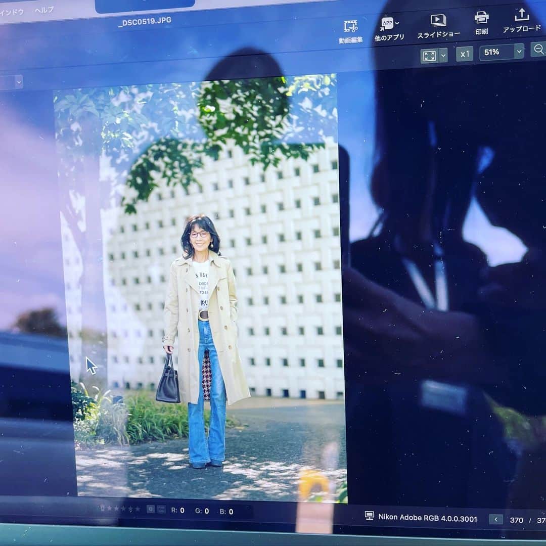 柏木由紀子のインスタグラム：「秋の気配が 存在感を増してきましたね。 第二弾の本では アウターもたくさんご紹介予定です！  #チラ見せ 　  #柏木由紀子ファッションクローゼット 好評発売中！ 第二弾年内発売予定 #楽天ブックスファッション部門1位獲得 #発売前重版 #坂本九音楽事務所 #坂本九 #坂本九柏木由紀子 #シニアファッション #シニア世代のファッション番長 #75歳 #70代コーディネート #60代コーディネート #50代コーディネート #柏木マダム #カシワギマダム #由紀子巻き #60代ヘアスタイル」