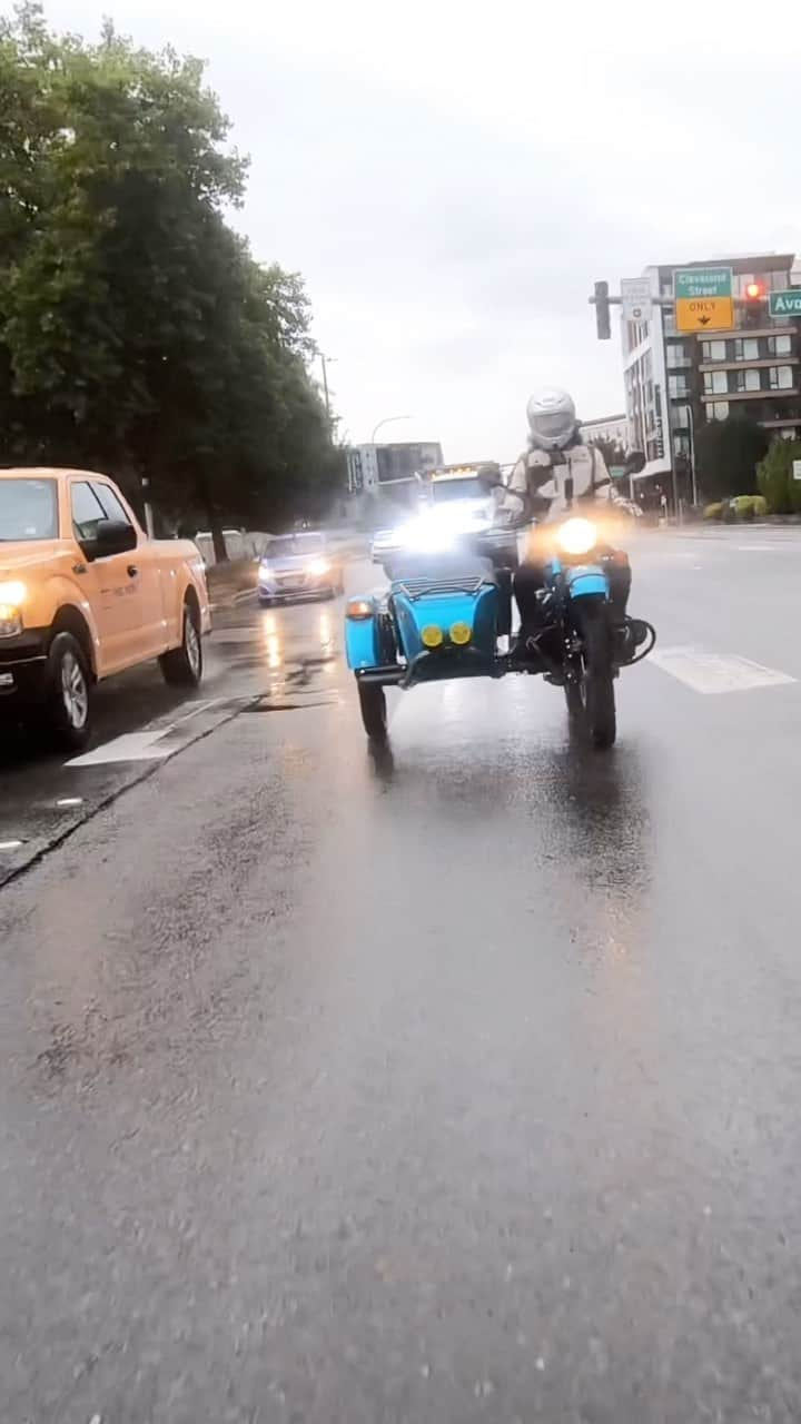 Ural Motorcyclesのインスタグラム：「Ural Motorcyclesのアメリカ本社🇺🇸があるワシントン州でのRainy DayのCaribbean Blueのアドベンチャーをお届けします！ もうすぐYouTubeにフル動画をアップしますので、サブスクライブと通知オンをお忘れなく！🔔 #UralMotorcycles #アドベンチャー #ワシントン州 #CaribbeanBlue」