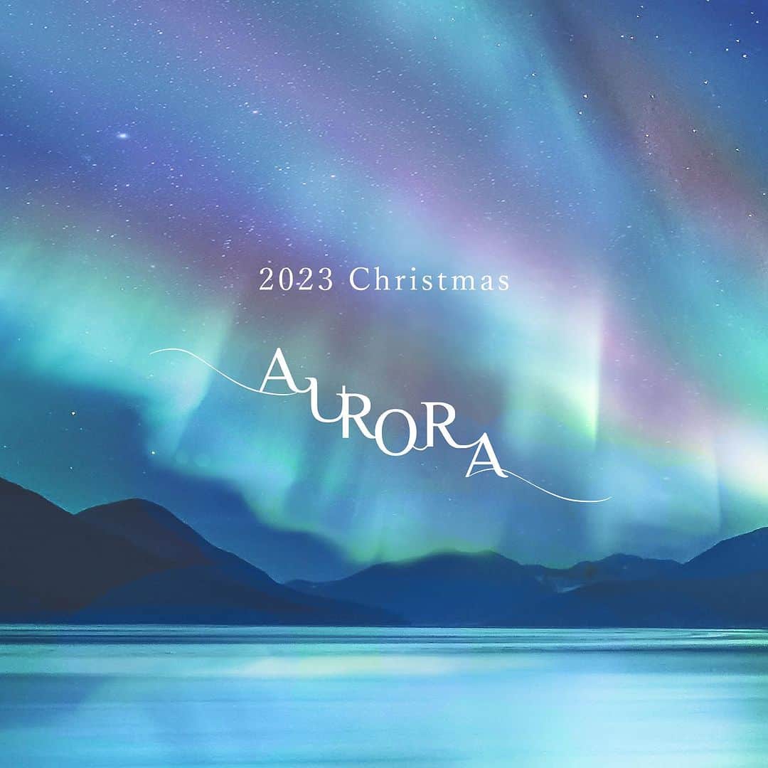 ビズーさんのインスタグラム写真 - (ビズーInstagram)「【2023 Christmas Collection】  2023 Christmas AURORA  地球は、想像を超える美であふれている  いくつもの色、踊るような光。 自然がつくりだす輝きは、なんて美しいのでしょう。  その日、その時でしか見られないオーロラのように、 唯一無二の美しさに 私たちは、驚き、感動し、癒されることがあります。  目にするもので、心が満たされる感覚を。 想像を超えた物に出会った時の、胸の高鳴りを。  – 今年も“あの季節”がやってきました。 ビズーのクリスマスが、いよいよ始まります。  2023年は、どんな年だったでしょうか。  私たちは海外での買い付けを本格的に再開し、 いくつもの新しい宝石との出会いに恵まれました。 初めて目にする輝きには、 何度経験しても自然の偉大さを感じずにはいられません。  今年のクリスマスは、 そんな地球の神秘的な美しさをテーマにしました。 自然が生み出す色の魔法を、どうぞお楽しみください。  10/2からクリスマスまで、 様々な新作やコンテンツをお届けしていきます。 毎週月曜に更新！どうぞお見逃しなく。  詳細は、プロフィールのURLからご覧ください。  — #BIZOUX #ビズー #多彩な天然石 #christmascollection」10月2日 12時15分 - bizoux_jewelry