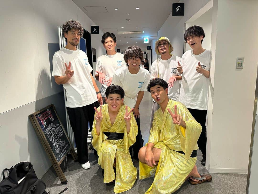 wacciのインスタグラム：「土佐兄弟のぶちアゲ文化祭2023  --- 2023.10.01 Zepp Shinjuku【東京】 ---  #wacci 出演させて頂きました🎸 土佐兄弟 卓也さん 有輝さん、 ありがとうございました🎤  《Set List🎧》 M01 別の人の彼女になったよ M02 恋だろ M03 最上級  #土佐兄弟 #ぶちアゲ文化祭 @tosa_bunkasai」