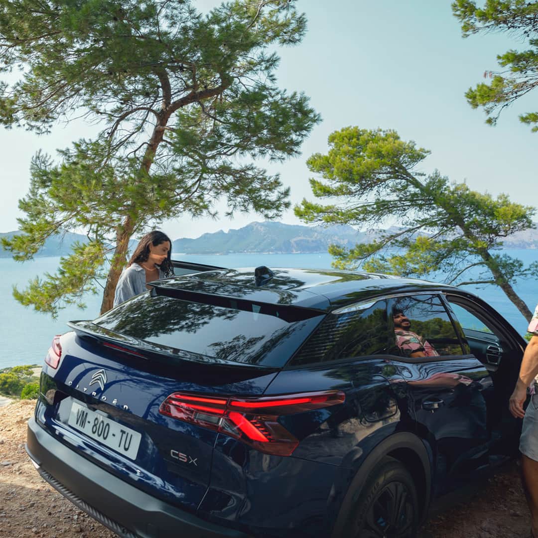 Citroënのインスタグラム：「Add to your vision board for next summer: you, in a Citroën C5 X Hypnos.  Available to order #CitroënC5XHypnos」