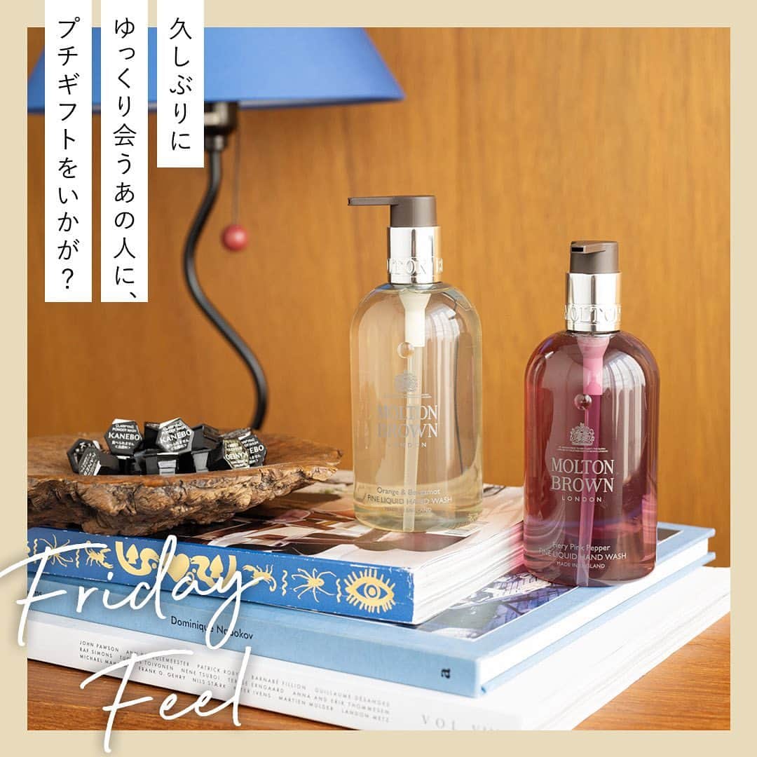 cosme_beauty_ssさんのインスタグラム写真 - (cosme_beauty_ssInstagram)「Friday Feel 【久しぶりにゆっくり会うあの人に、プチギフトをいかが？】  年末ドタバタしてしまう前に、ゆっくり会いたい人に会っておこう！そんな予定が増えてきましたね。再会の嬉しさや感謝の気持ちを込めて、プチギフトを選んでみませんか？  2枚目：豊かなアロマの香りを楽しむことができるハンドウォッシュ。 ＜モルトンブラウン＞ 左から／ ジンジャーリリー ハンドウォッシュ 300ml オレンジ&ベルガモット ハンドウォッシュ 300ml ピンクペッパー ハンドウォッシュ 300ml 各3,520円(税込)  お取り扱い店舗 西武：池袋本店 そごう：横浜店 ※ボトルのデザインは変更になる場合がございます。  3枚目：2色のパウダーを合わせることで、洗うたび、化粧のりのよい滑らかな肌印象に。 ＜KANEBO＞ カネボウ クラリファイング パウダー ウォッシュ 0.4g×32個 3,300円(税込)  お取り扱い店舗 西武：池袋本店、福井店、秋田店 そごう：横浜店、千葉店、広島店、大宮店 e.デパート  4枚目：しっとり滑らかな指先に導く2層タイプのネイルケアオイル。 ＜ジルスチュアート＞ アロマティックフラワー ネイルオイル 8ml 左から／01、02 各2,200円(税込)  お取り扱い店舗 西武：池袋本店、渋谷店 そごう：横浜店、千葉店 e.デパート  ▶くわしくはプロフィールリンクから→@seibu_sogo_biryuhyakkaweb ▶西武・そごうのショッピングサイト「e.デパート」なら、お近くのセブン-イレブンで送料無料で受け取れます！ぜひご利用ください  #美流百華WEB #seibu #sogo #seibusogo #西武 #そごう #西武そごう  #デパコス #FridayFeel #MoltonBrown #モルトンブラウン #KANEBO #カネボウ #JillStuart #ジルスチュアート #贈り物 #プチギフト #プレゼント」10月6日 10時00分 - seibu_sogo_biryuhyakkaweb