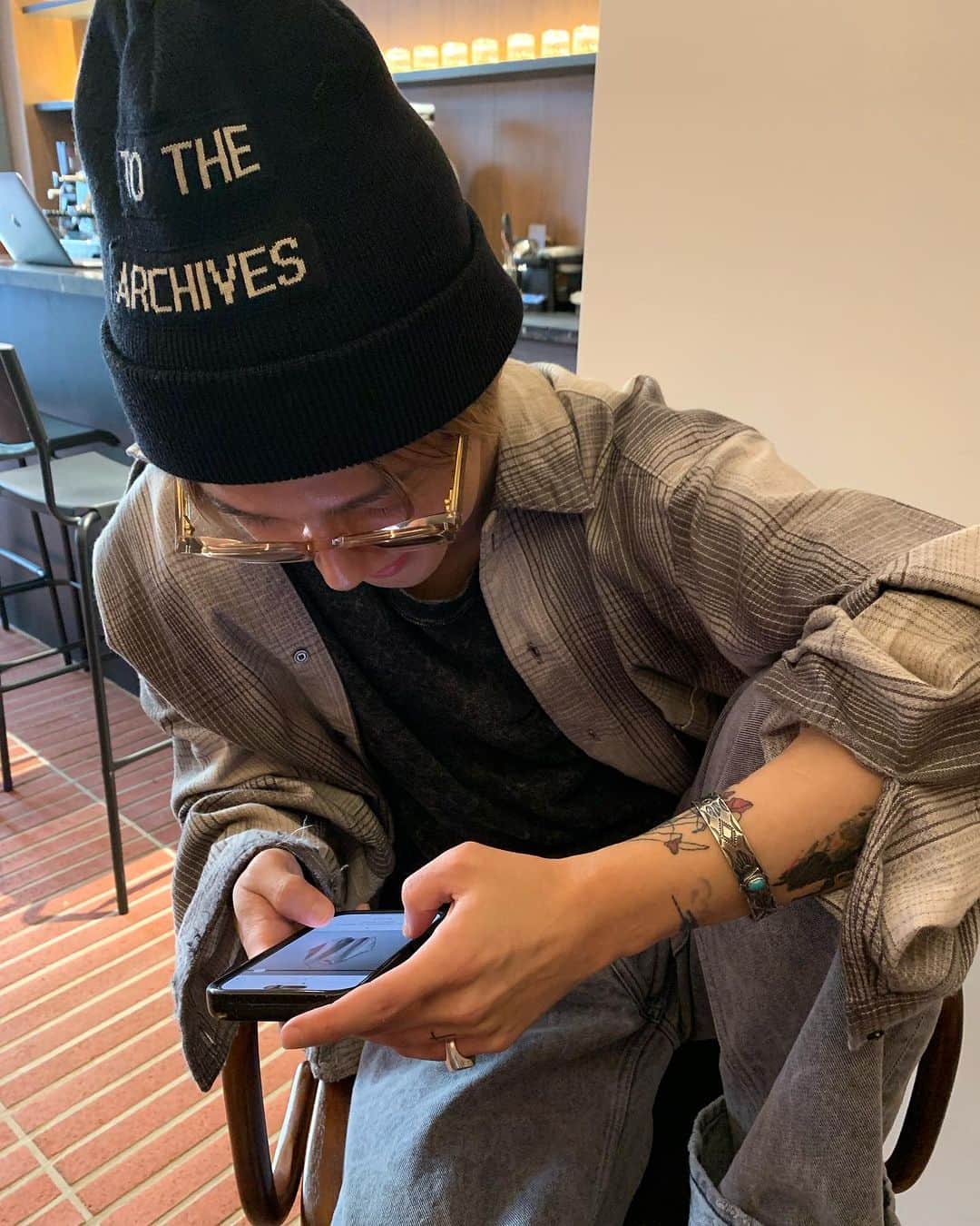 イェソンのインスタグラム：「D -2 🥀 #Unfading_Sense #Scented_Things」