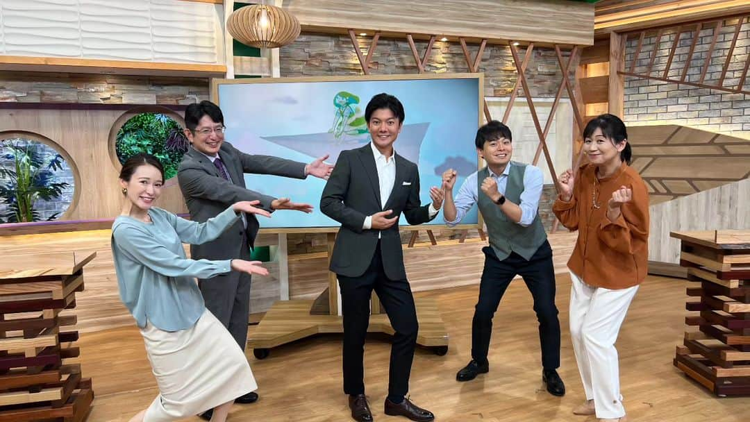 中京テレビ「キャッチ！」さんのインスタグラム写真 - (中京テレビ「キャッチ！」Instagram)「👶 ⁡⁡ 上山アナ、9月末が最後のキャッチ！スタジオでした。 柴田さんとパパがんばれ！の写真と動画を撮りました✨ ⁡⁡𓊆 恩田 𓊇⁡ ⁡⁡⁡ 2月までパパ業を頑張るため⁡ ⁡上山アナは『キャッチ！』スタジオ出演者おやすみとなります。⁡⁡ ⁡ ⁡担当企画は……誰が担当になるのかな～🤭 ⁡⁡⁡ ⁡💬コメンテーター⁡ ⁡ #柴田玲 さん ⁡ ⁡⁡👤MC (月～木曜日)⁡  #恩田千佐子 #恩ちゃん⁡ ⁡🎤アナウンサー  #望月杏夏  #もっちー  #上山元気  #元気くん ☀️気象予報士  #石橋武宜  #ビシバシくん ⁡ ⁡. .⁡ 🤗地元のあしたを笑顔に🤗 #ctvcatch 📺月～金曜日午後3時48分から生放送 #中京テレビ . 👀情報提供などはプロフィールリンクHP内『投稿BOX』へ 🐦Twitter→@ctvcatch」10月2日 12時36分 - ctvcatch