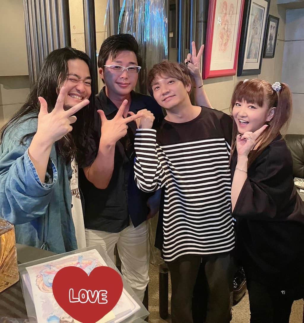 かないみかさんのインスタグラム写真 - (かないみかInstagram)「皆さま、フローラフェスありがとございました♥️ ママ店あてれこ打ち上げにて⭐️  #福山潤 #林勇 #さくちゃん先生 #かないみか #フローラフェス2023」10月2日 12時32分 - kanaimika3018