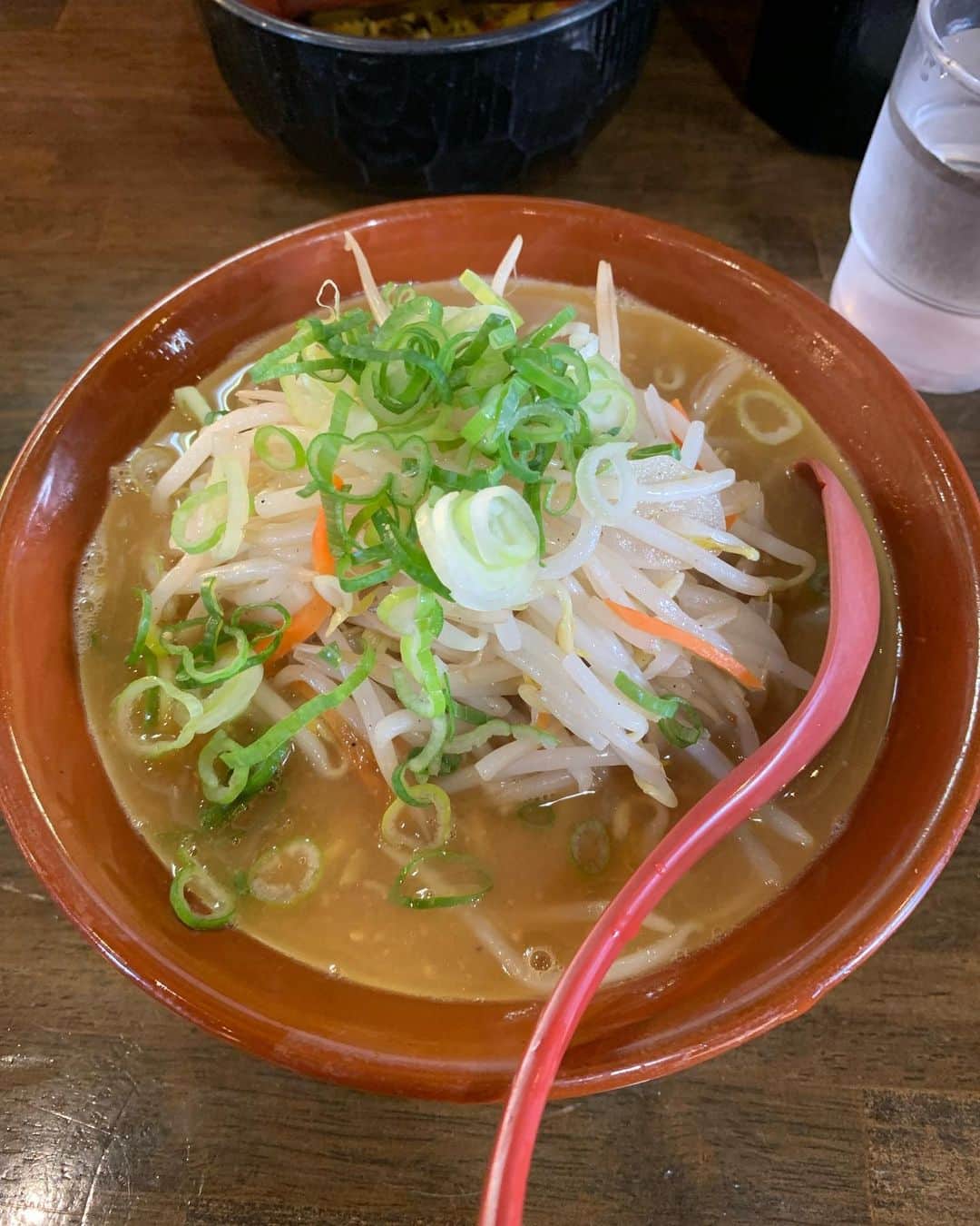 アヒト・イナザワのインスタグラム：「一楽ラーメン　松島店 みそラーメン  家からも割と近いし、ちゃんぽんや豚骨ラーメン、チャーハンも美味しい。  好き❤️〜」