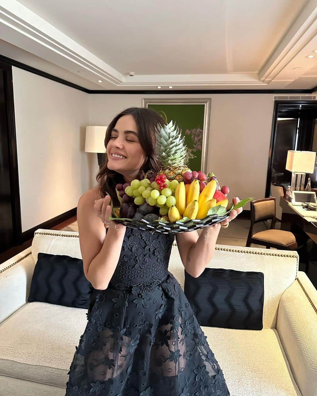 ルーシー・ヘイルさんのインスタグラム写真 - (ルーシー・ヘイルInstagram)「paris roundup 🥖  thank you @thepeninsulaparis for your generosity & so many cappuccinos.  & @morganpesante you were the best travel partner 👯‍♀️」10月2日 13時08分 - lucyhale