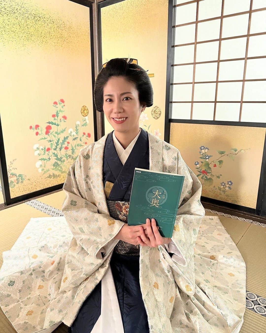 松下奈緒のインスタグラム：「皆さんこんにちは☀️  いよいよ、明日から始まります！  NHKドラマ「大奥season2」 10月3日スタート  是非！ご覧下さい😊  #大奥シーズン2 #田沼意次 #松下奈緒」