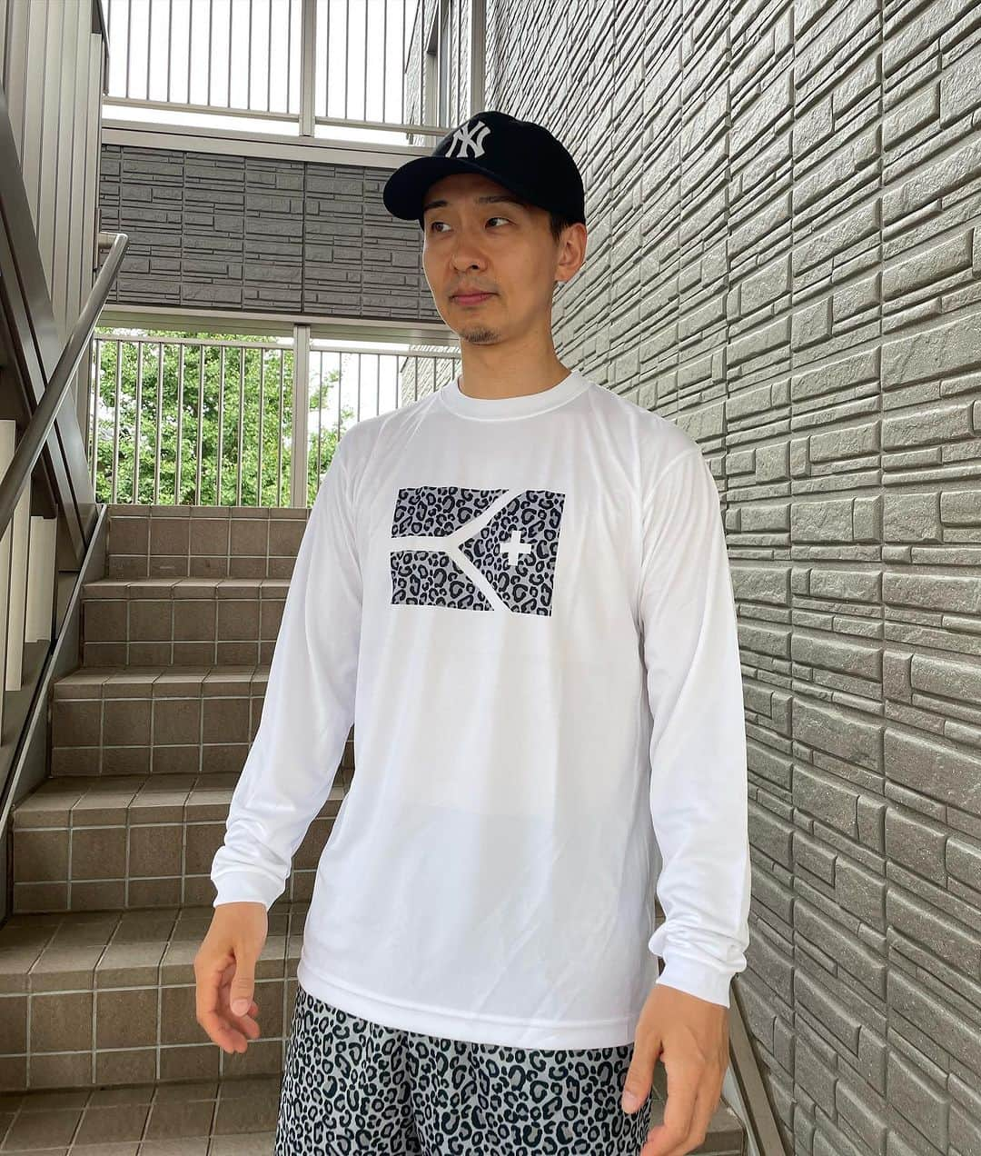 栗原祐太さんのインスタグラム写真 - (栗原祐太Instagram)「🌰KYUS👕 KYUSロングスリーブTシャツ ヒョウ柄　グレー  #バスケ　#バスケット #バスケットボール #basketball #wear #洋服 #バスケウェア　#バスケ着 #練習着　#スポーツウェア #ストリートファッション #ストリートウェア #kyus #栗ニック #kuriちゃんねる #40代　#シニアバスケ #u15バスケ　#部活　#バスケ部 #バスケットボール部 #バスケコーチ　#クラブチーム #バスケットボールコーチ #バスパン　#バスケショーツ #バスケットボールショーツ #バスケスクール #バスケットボールスクール」10月2日 13時20分 - yutakuri