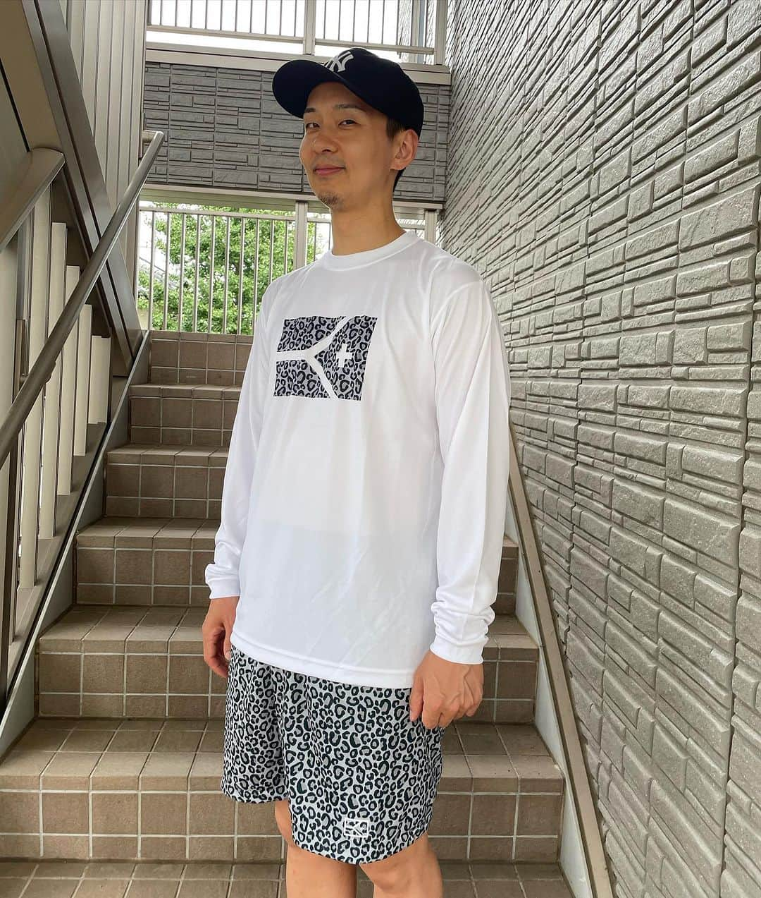 栗原祐太さんのインスタグラム写真 - (栗原祐太Instagram)「🌰KYUS👕 KYUSロングスリーブTシャツ ヒョウ柄　グレー  #バスケ　#バスケット #バスケットボール #basketball #wear #洋服 #バスケウェア　#バスケ着 #練習着　#スポーツウェア #ストリートファッション #ストリートウェア #kyus #栗ニック #kuriちゃんねる #40代　#シニアバスケ #u15バスケ　#部活　#バスケ部 #バスケットボール部 #バスケコーチ　#クラブチーム #バスケットボールコーチ #バスパン　#バスケショーツ #バスケットボールショーツ #バスケスクール #バスケットボールスクール」10月2日 13時20分 - yutakuri