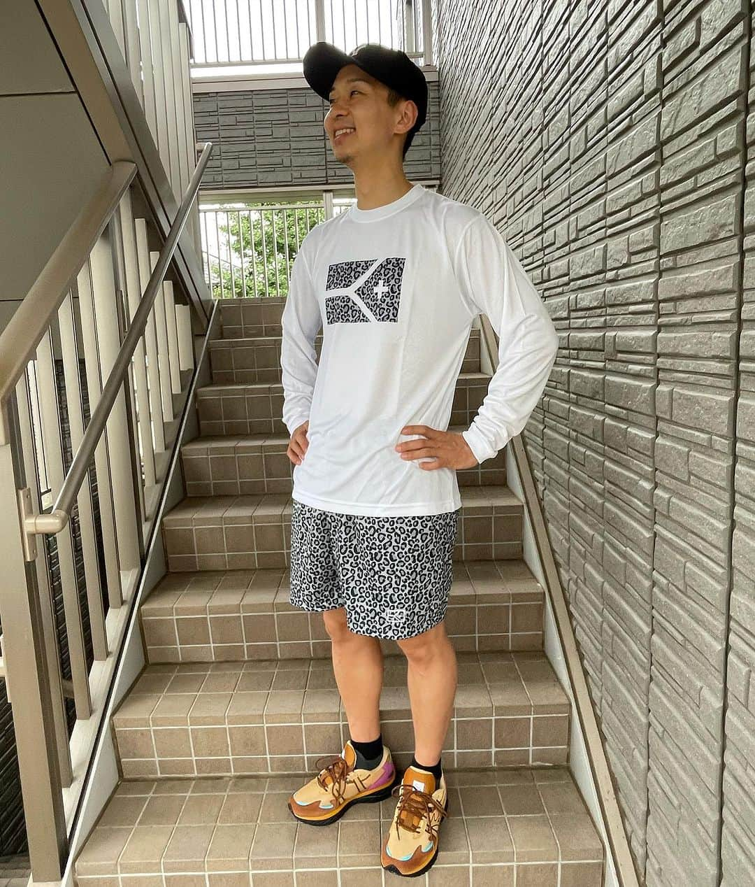 栗原祐太さんのインスタグラム写真 - (栗原祐太Instagram)「🌰KYUS👕 KYUSロングスリーブTシャツ ヒョウ柄　グレー  #バスケ　#バスケット #バスケットボール #basketball #wear #洋服 #バスケウェア　#バスケ着 #練習着　#スポーツウェア #ストリートファッション #ストリートウェア #kyus #栗ニック #kuriちゃんねる #40代　#シニアバスケ #u15バスケ　#部活　#バスケ部 #バスケットボール部 #バスケコーチ　#クラブチーム #バスケットボールコーチ #バスパン　#バスケショーツ #バスケットボールショーツ #バスケスクール #バスケットボールスクール」10月2日 13時20分 - yutakuri