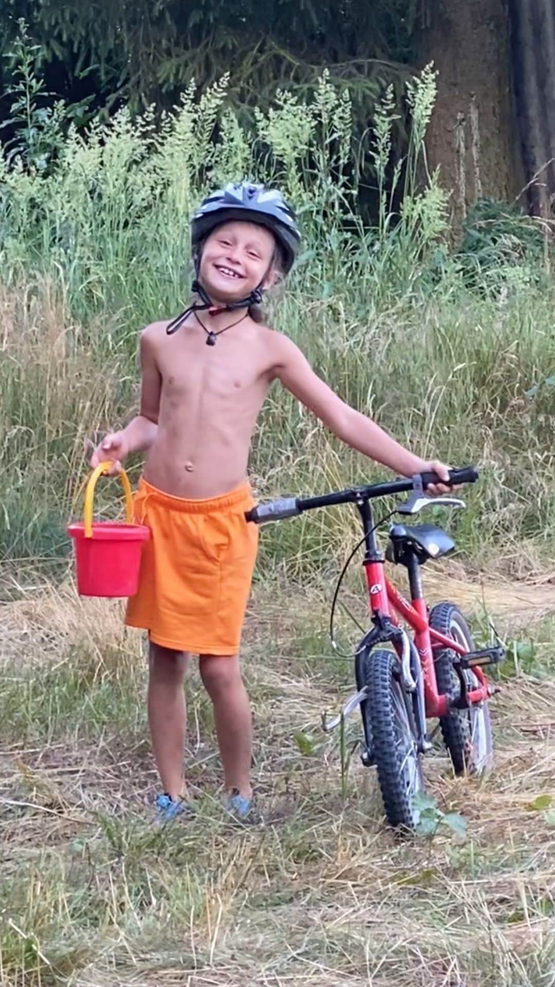テレザ・カサロヴァのインスタグラム：「“Uuu, už nebudu říkat nic.” = Ughhh, I’m not gonna say anything anymore. (Cuz I was filming his little rap moment and laughing.)」
