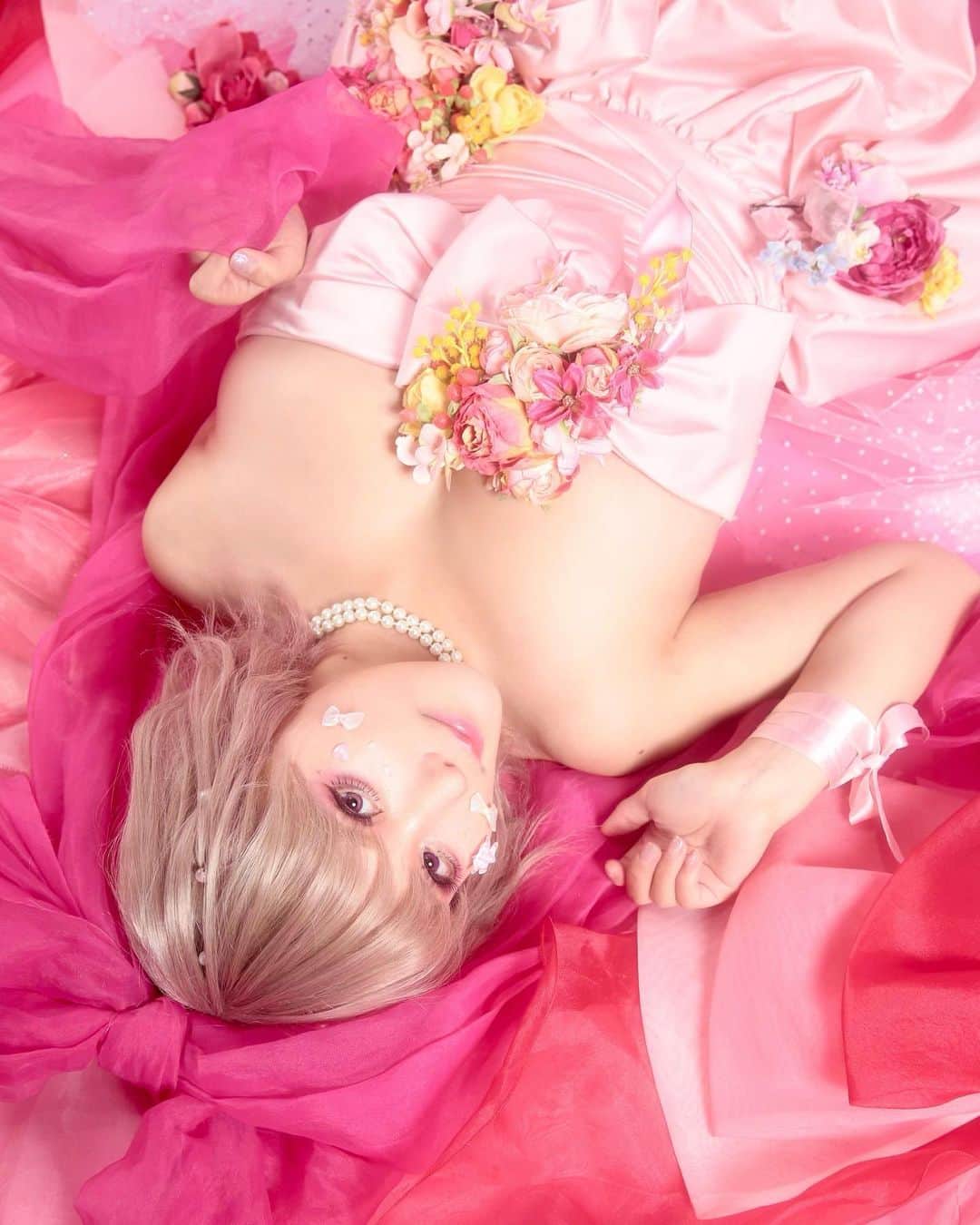 澁谷果歩のインスタグラム：「Haven't watched Barbie, but I've got the feeling I'll love it...  ピンクまみれ💞」