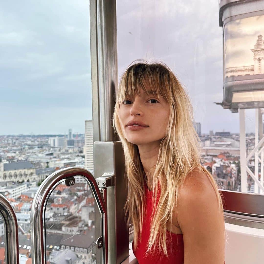 テレザ・カサロヴァのインスタグラム：「By the time @cristianorea_ (📷 here) decided on a place to eat this evening, I had already had THREE MEALS during that walk. #women 🙄 🙄 🙄 Hahaha」