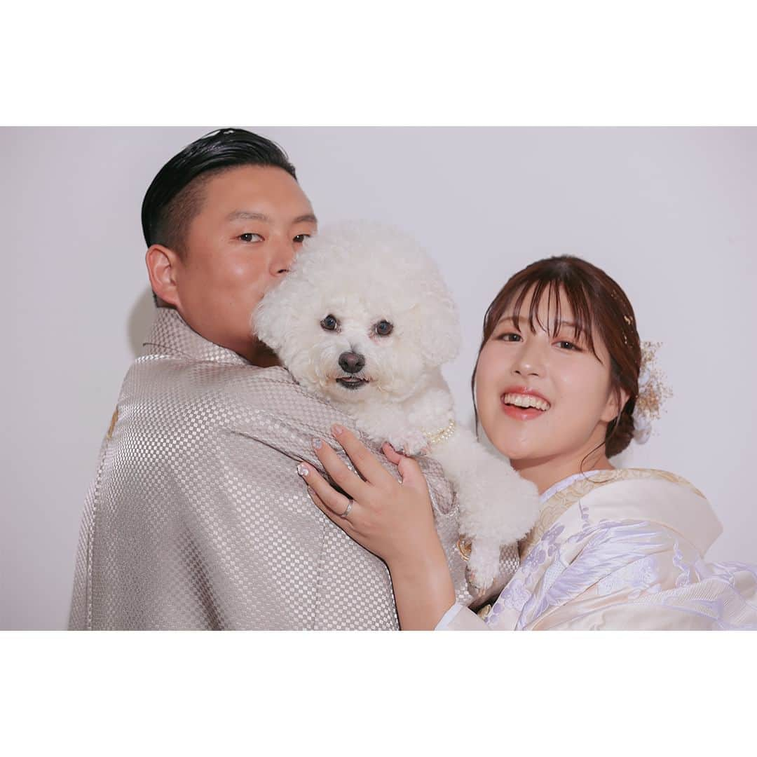 スタジオアクア浅草店さんのインスタグラム写真 - (スタジオアクア浅草店Instagram)「わんちゃんと一緒に🐶 浅草店はペット撮影OKです！  もふもふのビションフリーゼちゃんと一緒に撮影！ ご新郎様との正座の時、セクシーポーズになっていて可愛かったです😂❤️  - - - - - - - - - - - - - - - - - - - - - - - Photographer 📷 村上 舞 @zabu.deco.ph Hair and make up 💄 深戸 恵美子 @e.fukado.deco.hm  - - - - - - - - - - - - - - - - - - - - - - - スタジオアクア浅草店アカウント 👉 @studioaqua_asakusa デコルテフォトグループ公式アカウント 👉 @decollte_weddingphoto - - - - - - - - - - - - - - - - - - - - - - - #デコルテフォト #撮る結婚式 #屋内庭園スタジオ #屋内庭園 #和装 #和装前撮り #白無垢 #紋付袴 #和装コーディネート #d_weddingphoto #studioaqua #スタジオアクア #スタジオアクア浅草店 #ウェディングフォト #フォトウェディング #ブライダルフォト #ブライダルヘア #前撮り #後撮り #結婚写真 #ウェディング #プレ花嫁 #関東花嫁 #wedding #bridal #weddingphotography #weddingphotographer - - - - - - - - - - - - - - - - - - - - - - - フォトグラファー、ヘアメイク、フォトプランナー募集中！ @decollte_recruit」10月2日 13時44分 - studioaqua_asakusa