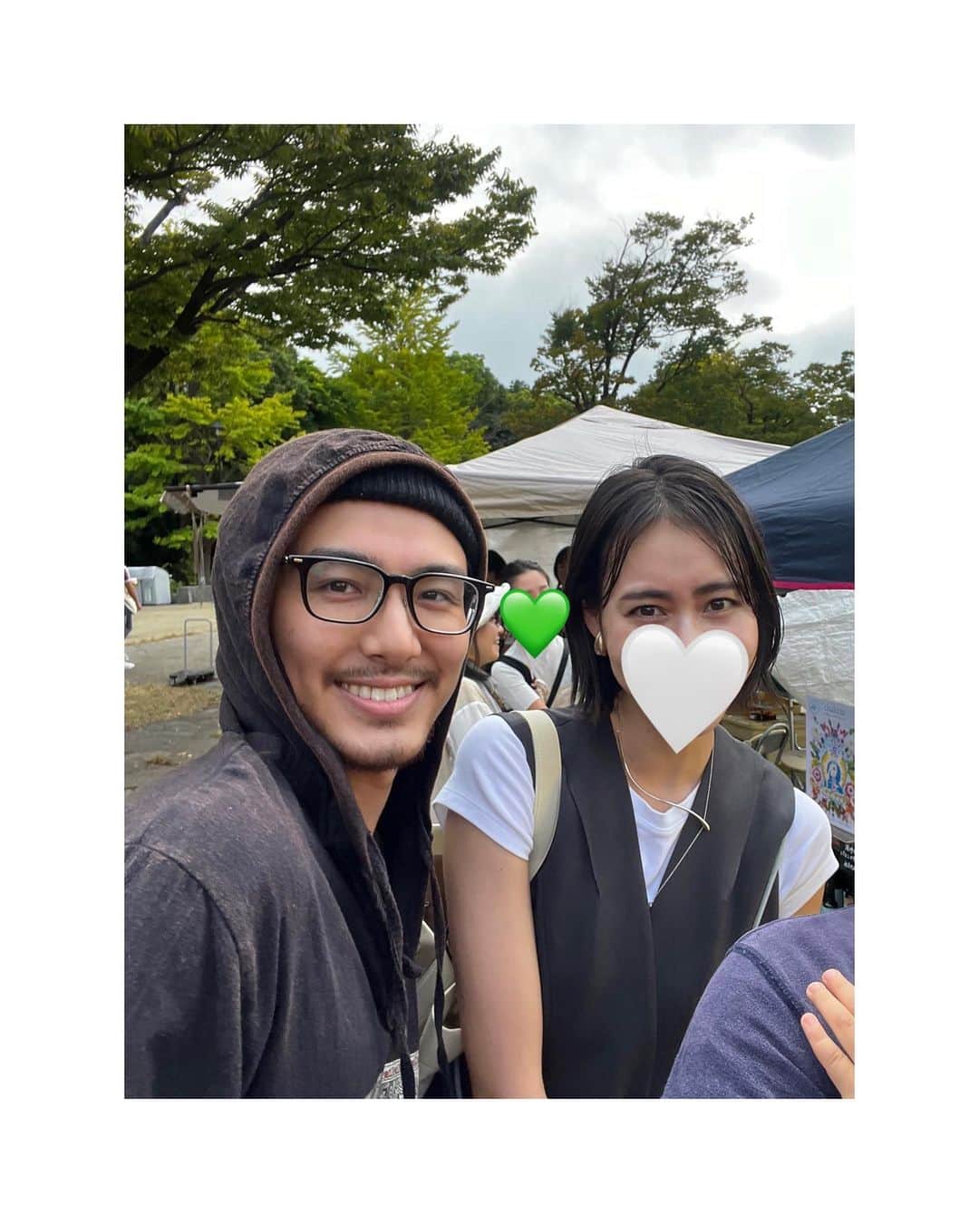MARIEさんのインスタグラム写真 - (MARIEInstagram)「昨日は家族みんなでビーガングルメ祭りへ💚 ⁡ ⁡ 久しぶりに食べたルナバーガーはやっぱり美味しすぎた🍔 鎌倉のお店も行きたいな〜！ ⁡ かるなぁのソーセージと串カツもヴィーガンとは 全然分からない美味しさでビール飲みたくなる！ ⁡ 大忙しのちはるちゃんにも一瞬会えて嬉しかった🤍 ⁡ そしてまさかの藤井風さんにも遭遇して 写真まで撮っていただけて😭 （私は手が震えて遠くから見つめていたら 旦那さんがぐいぐい話しかけに行ってくれた🤣） ⁡ 3年間ずっと聴いていて福岡まで LIVEを観に行った人に会えるなんて、 いまだに夢だったのかな？って思って ずーっと写真見てる…😮‍💨✨  #ビーガングルメ祭り#ヴィーガン#ヴィーガン料理#藤井風」10月2日 13時51分 - marie.328