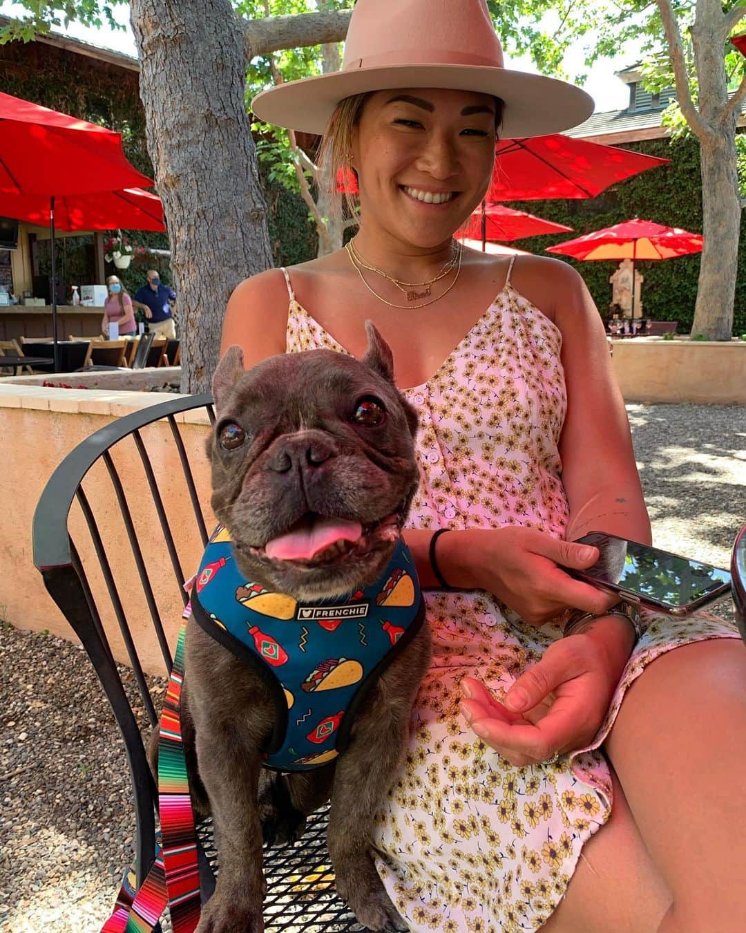 ジェナ・アウシュコウィッツのインスタグラム：「Miss you bud 🐾🐞」