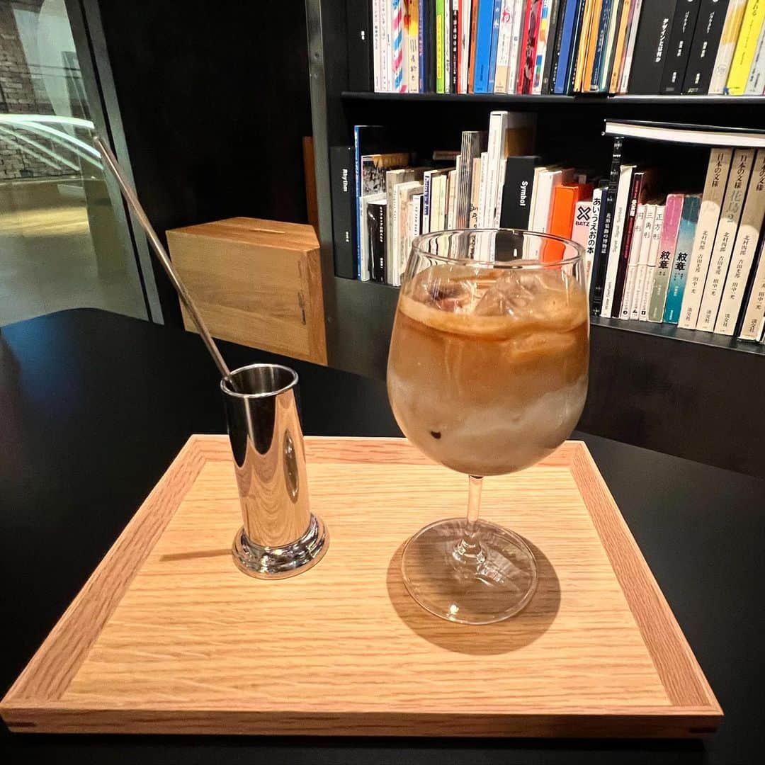 沖楓花のインスタグラム：「☕️🗞」