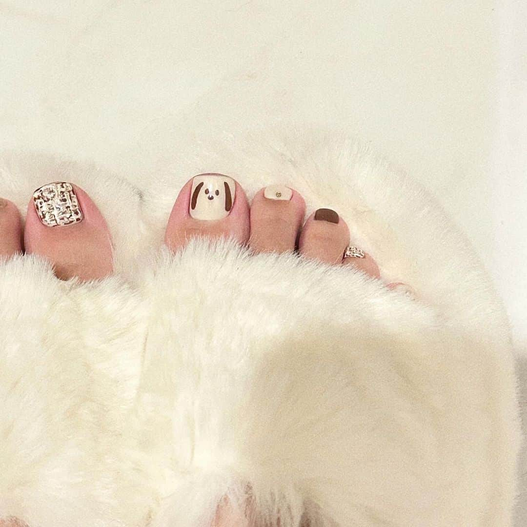 natsumiさんのインスタグラム写真 - (natsumiInstagram)「foot nail🐶🌰♡ ㅤㅤㅤㅤㅤㅤㅤㅤㅤㅤㅤㅤㅤ @a.l.u.m__rin  ツイードかわいい。。 ㅤㅤㅤㅤㅤㅤㅤㅤㅤㅤㅤㅤㅤ ㅤㅤㅤㅤㅤㅤㅤㅤㅤㅤㅤㅤㅤ ㅤㅤㅤㅤㅤㅤㅤㅤㅤㅤㅤㅤㅤ #ネイルデザイン #フットネイル #韓国ネイル #ツイードネイル」10月2日 14時05分 - iskw_ntm