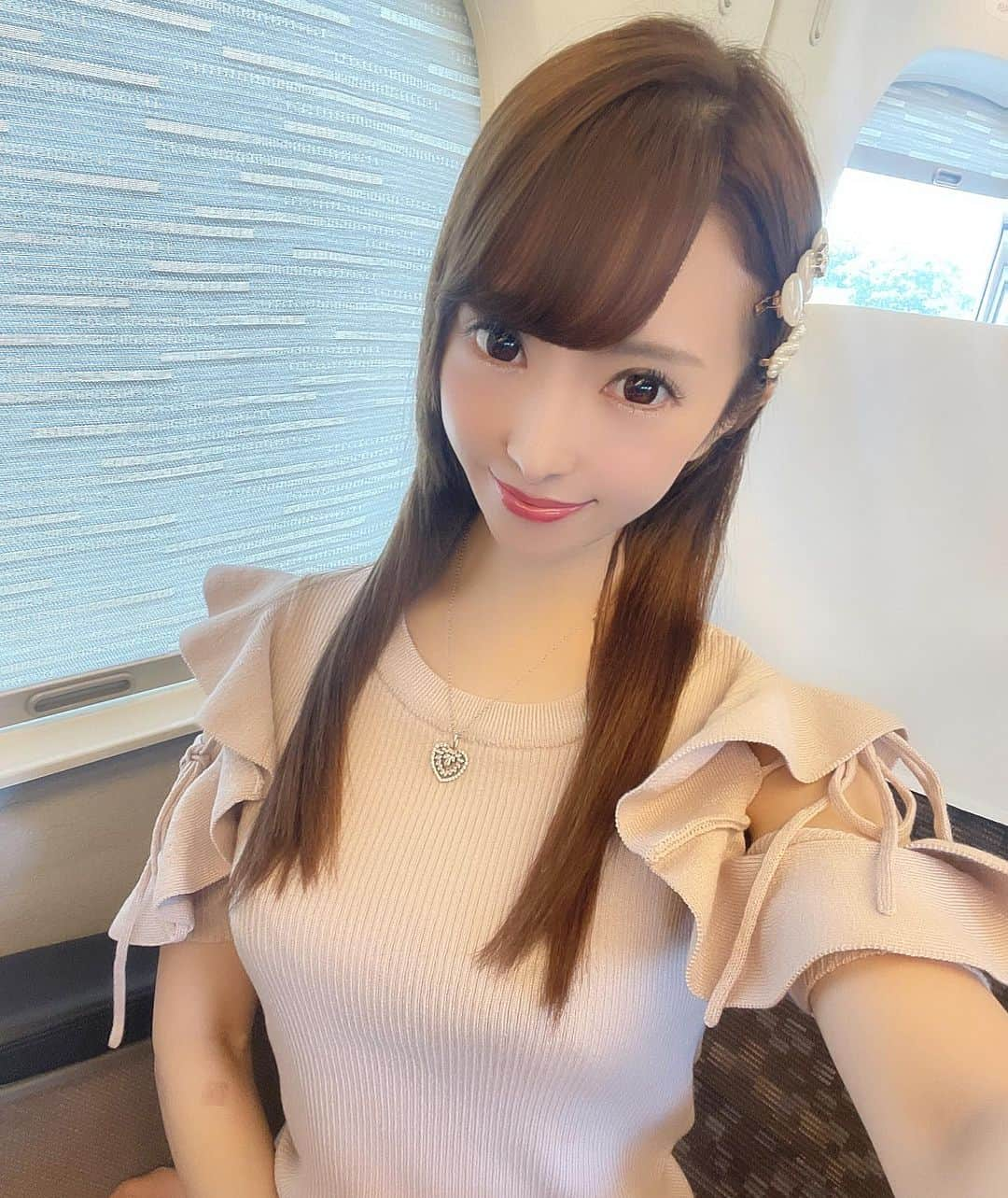 みくるんのインスタグラム：「新幹線だいすきまん🚄🤍  #japan#japanesegirl#新幹線#旅女子」