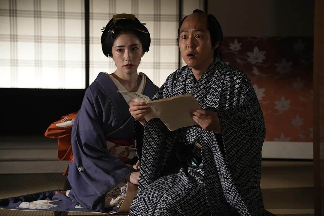 のインスタグラム：「ドラマ『雲霧仁左衛門6』第六話の放送でした！ 時代劇の照明は美しい🥹放送を見ていると改めて実感します。 蒼井主膳正の悪巧みに対し、今後雲霧一党はどう動くのでしょうか…🥷  見逃した！もう一度見たい！たいう方は、NHKオンデマンドでもご覧いただけます🙆 (この前、妹のマネージャーのお母さんがハマって見てると聞いて、とても嬉しい☺️)  放送 BSプレミアム 毎週金曜 よる7:30～8:13 （全8回） BS4毎週金曜 よる7:30～8:13 （全8回）  再放送 BSプレミアム 毎週日曜　午後6:45～7:28 BS4K 毎週日曜　午後6:45～7:28」