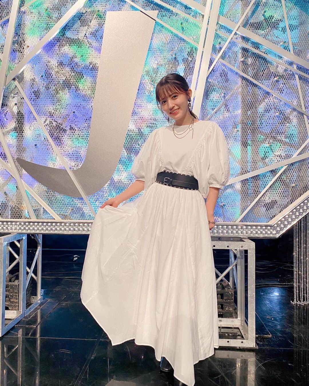 逢田梨香子のインスタグラム：「🗓️10.02 NHK WORLD JAPAN 『J-MELO』  白いお衣装で歌唱させて頂きました🎤  いつも素敵なお衣装ありがとうございます❕❕」