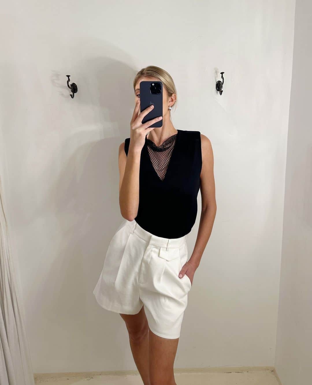 サスアンドバイドのインスタグラム：「3 WAYS TO WEAR | Tailored shorts are a must-have this season, and this soft linen blend pair will be the perfect base to any casual look. ⁠ ⁠ LOOK 1⁠ Dazed And Confused Tank⁠ Suits You Short⁠ ⁠ LOOK 2⁠ Precious Metal Tank⁠ Tailored To You Vest⁠ Suits You Short⁠ ⁠ LOOK 3⁠ Staple Tank⁠ Suits You Blazer⁠ Suits You Short⁠ ⁠ #Spring23 #sassandbide #styletips」