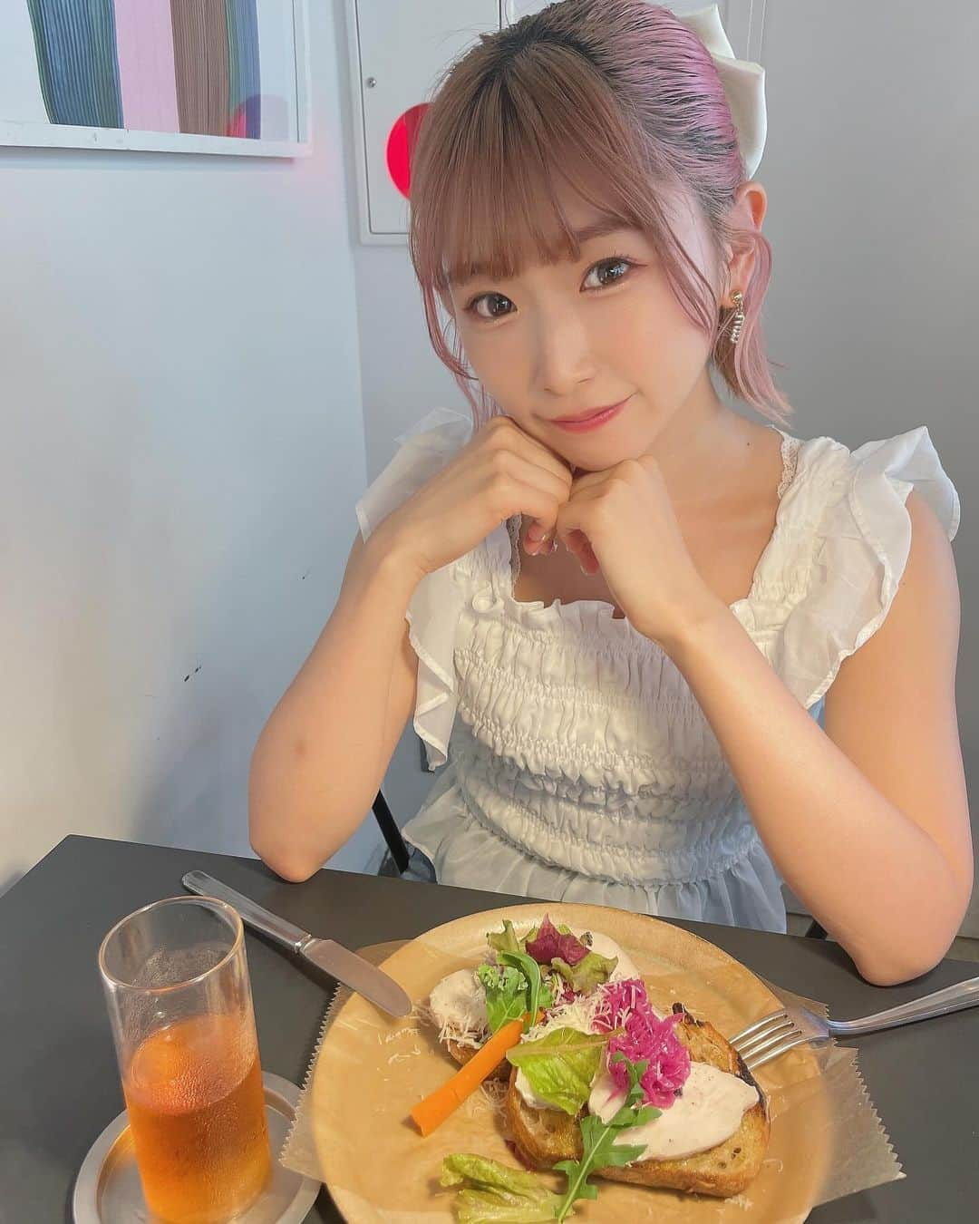 平野友里（ゆり丸）さんのインスタグラム写真 - (平野友里（ゆり丸）Instagram)「🥗  下北沢駅すぐそばにあるカフェ 🍽️🌿 『 #適温 』  去年はじめて行って２回目☺️ ここのランチがすき♡ 新鮮な野菜が沢山のってて、 パンもカリッと焼かれてて 本当においしい🤍  お店の雰囲気も良くて映える🌿  ・ ・ ・ ・  #下北沢 #下北沢カフェ #下北沢グルメ #下北沢ランチ #下北沢カフェ巡り #下北沢駅 #下北沢ごはん #カフェ #カフェランチ #カフェ巡り #カフェ部 #カフェ活 #ゆり丸カフェ巡り #カフェスタグラム #東京カフェ #東京駅グルメ #サラダランチ #サラダ」10月2日 14時47分 - yurimaruchan___