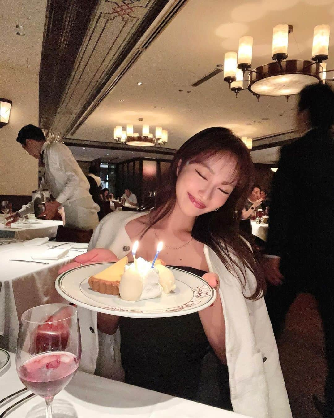 木田絵里香さんのインスタグラム写真 - (木田絵里香Instagram)「. 27歳になりまして💁🏻🍰🎉 ✉️くれた方ありがとうございます♡ . おにくおいしかった🍖 . #dinner#コーデ#♡#🎂」10月2日 14時48分 - erika_resexxy