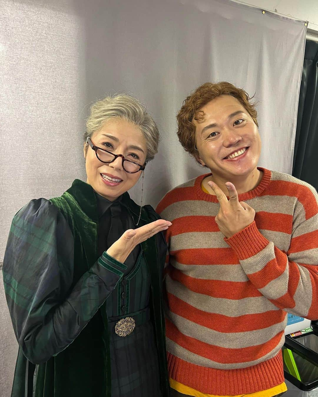 高橋ひとみさんのインスタグラム写真 - (高橋ひとみInstagram)「藤原竜也さん エハラマサヒロさん が舞台「ハリー・ポッターと呪いの」の千穐楽を迎えられました🎉 もう既にロスです😢 でもこれからもずっと繋がっている気がしてなりません。 本当にお疲れ様でした❣️ そしてありがとうございました🧙‍♀️ #藤原竜也　さん #エハラマサヒロ　さん #佐竹桃華　さん #大内慶子　さん #鈴木翔吾　さん #赤坂ACTシアター #ハリーポッターと呪いの子 #ハリポタ #harrypotter #harrypotterandthecursedchild  @hpstagetokyo  @cursedchildldn @cursedchildus」10月2日 15時08分 - hitomi_momoe