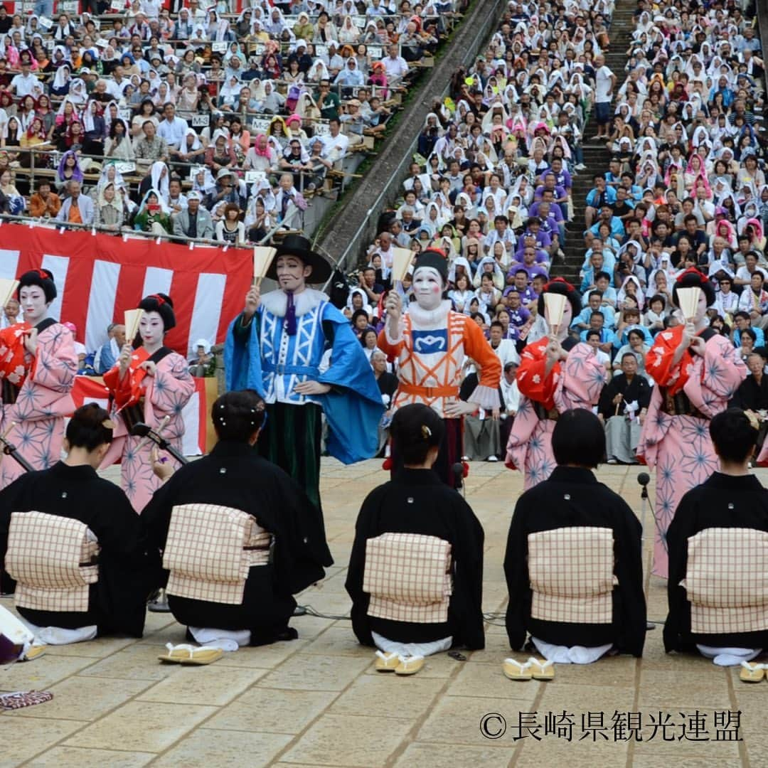 ANAさんのインスタグラム写真 - (ANAInstagram)「日本を旅しよう！✈💙 380年以上の伝統を誇る「長崎くんち」と、美味しい食に溢れる長崎をご紹介🤗  「長崎くんち」は長崎の氏神「諏訪神社」の秋季大祭で、毎年10月7日から3日間、長崎の町を挙げて催されます。 🔹万屋町の演し物（だしもの）「鯨の潮吹き」となります。魚問屋の町として栄えていた1778年ごろから奉納が始まったとされ、江戸時代の古式捕鯨を表現しています。＠長崎県観光連盟 ＜長崎伝統芸能振興会＞https://nagasaki-kunchi.com/ @travel_nagasaki 🔹本石灰町（もとしっくいまち）の演し物は『御朱印船』といい、長崎とベトナムの絆を400年にわたってつなぐ物語が再現されています。6月1日の小屋入りから週5日、毎日総重量5トンの御朱印船を引き回し、稽古を重ねています。 🔹栄町の演し物は『阿蘭陀万歳』。長崎に漂着した二人のオランダ人が生活のために万才を披露しながら正月を祝ってまわった様を表現しています。＠長崎県観光連盟 ＜ながさき旅ネット＞https://www.nagasaki-tabinet.com/   🗾長崎の食材は全部が美味しく、全部が推しだらけ😋 食の魅力を全力で推している「ながおし」サイトには、食材情報がたくさん！ぜひ覗いてみてください✨ 【公式】長崎の食材 ながおし！ https://nagaoshi.pref.nagasaki.jp/ @nagaoshi_nagasaki  数ある食材の中でも、全力推しするのは新鮮な魚を使った「かんぼこ」（”かんぼこ”とは、長崎ものの”かまぼこ”のことです）。このかんぼこを使い、長崎名物のあごだしスープで煮込んだ「長崎おでん」は絶品。是非ご賞味ください！  🏨長崎観光の中心地に位置し、ビジネス基地としての利便性も兼ね備えた都市型ホテル、ANAクラウンプラザホテル長崎グラバーヒル。 南欧風に統一されたインテリア、心地よいベッド、清潔に整えられたリネンやアメニティで旅の疲れを癒します✨ 洋食・和食のブッフェスタイルで地元特産の食材も取り入れ、充実した朝食や、⽉替わりのテーマに沿った料理が楽しめるランチブッフェ。ディナータイムには⻑崎の豊かな⾷材をご堪能いただけるコース料理もご⽤意しています🍽 @anacrownplaza_nagasaki 航空券付きプランはこちら✈ https://ana.ms/43QlDqi  長崎へのお得なクーポンはこちら ✈  https://ana.ms/3PEJyUT  ホテルのご予約はこちら🏨✨ https://ana.ms/44HYeJ0  世界の支店からもチェック🌍 https://ana.ms/45m6O05  #allnipponairways #ana #airplane #airport #japantrip #trip #飛行機 #travel #日本を旅しよう #旅行 #visitjapan #visit #旅行  #長崎 #長崎くんち #祭り #五島列島 #対馬 #壱岐 #nagasaki #matsuri #ANAクラウンプラザホテル長崎グラバーヒル」10月2日 15時10分 - ana.japan