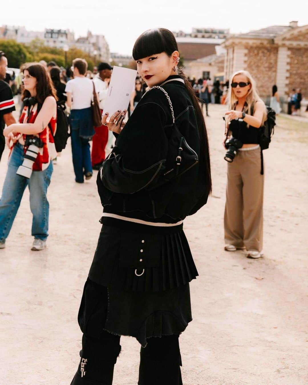 のインスタグラム：「🥀 #pfw #givenchy」