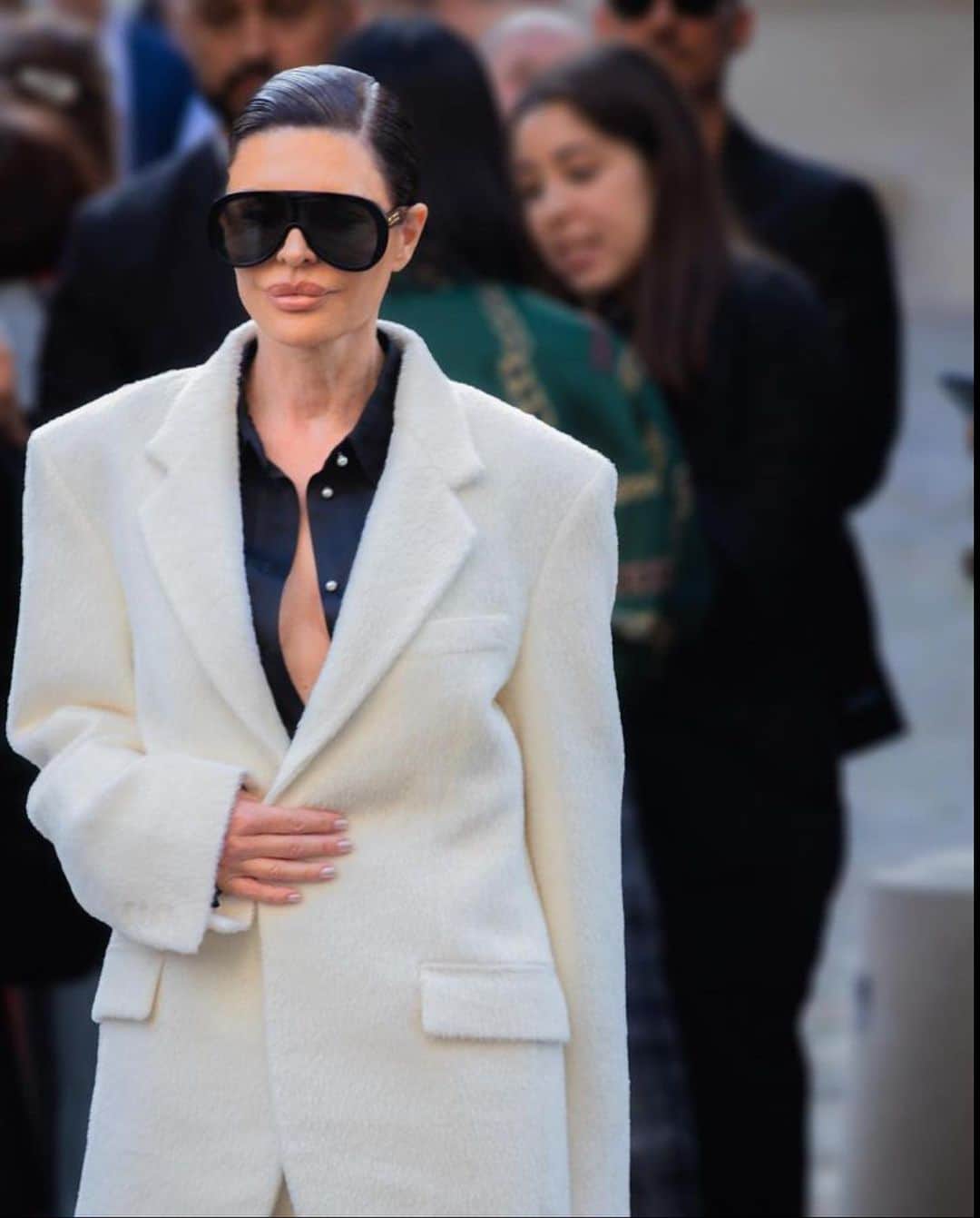 リサ・リナのインスタグラム：「🇫🇷  VB  #pfw」