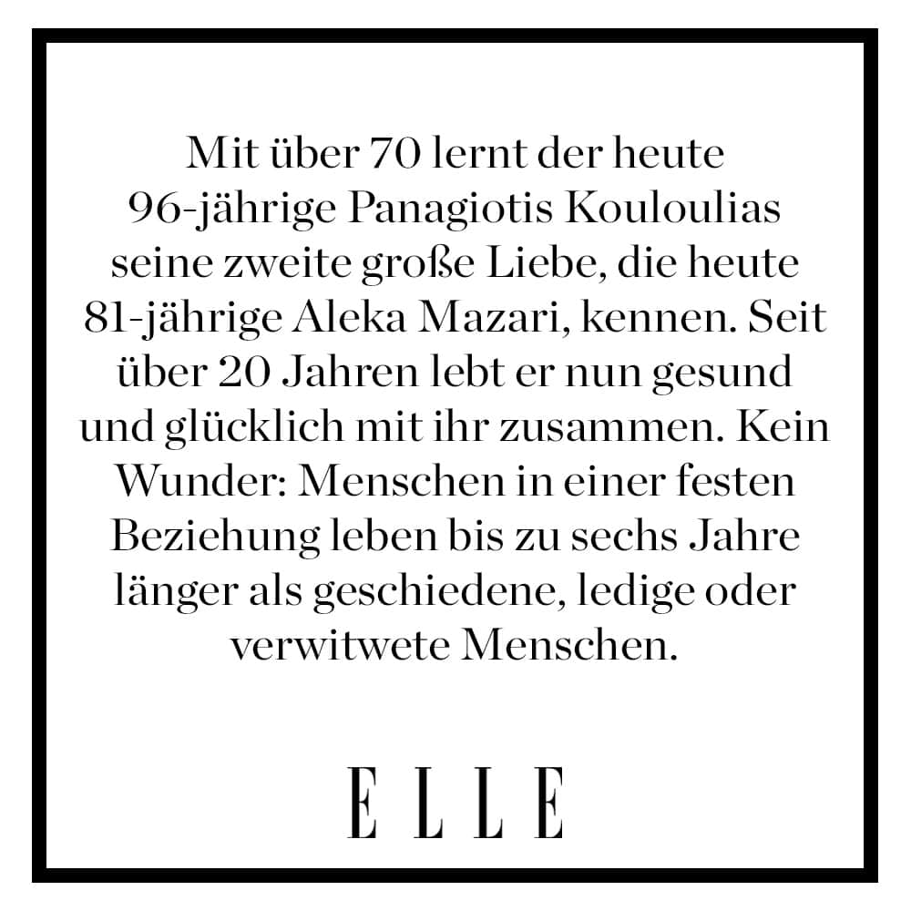 のインスタグラム：「Wie wird man richtig alt? Vielleicht sogar über 100? Dieser Frage nimmt sich die neue Netflix-Doku „Live to 100: Secrets of the Blue Zones“ an und reist an verschiedene Orte der Welt, an denen überdurchschnittlich viele Menschen über 100 Jahre alt werden. Die 5 wichtigsten Erkenntnisse aus der Doku verraten wir auf Elle.de! 🤍  #liveto100 #netflix #dokumentation #altwerden」