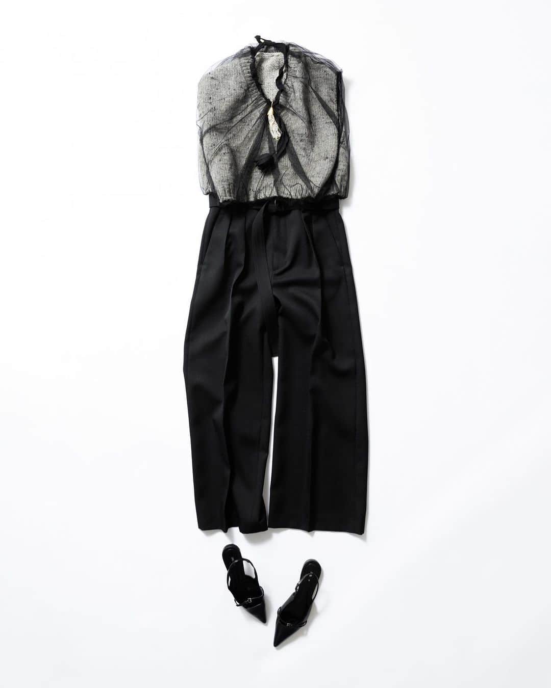 Fashionsnap.comさんのインスタグラム写真 - (Fashionsnap.comInstagram)「【特集】個性派ベストで秋支度を、秋に楽しみたいスタイリング6選  秋の訪れがなんとなく見えてきたこの頃、気になる先取りアイテムは、いつものトップスにレイヤードすることで印象をガラッと変えられる「ベスト」からチェックするのが吉。今回はこの秋に着たいベストをF/STOREからピックアップ。おすすめのスタイリングと併せてご紹介します。  記事全文は @fashionsnapcom プロフィールのリンクから🔗  @fashionsnap.store  @hatroid @jane____smith @inscrire_official @cinoh_official @ouat_tokyo @misterit75003 #hatra #janesmith #inscrire #cinoh #ouat #misterit #ベスト #ジレ #トレンド #fstore」10月2日 15時56分 - fashionsnapcom