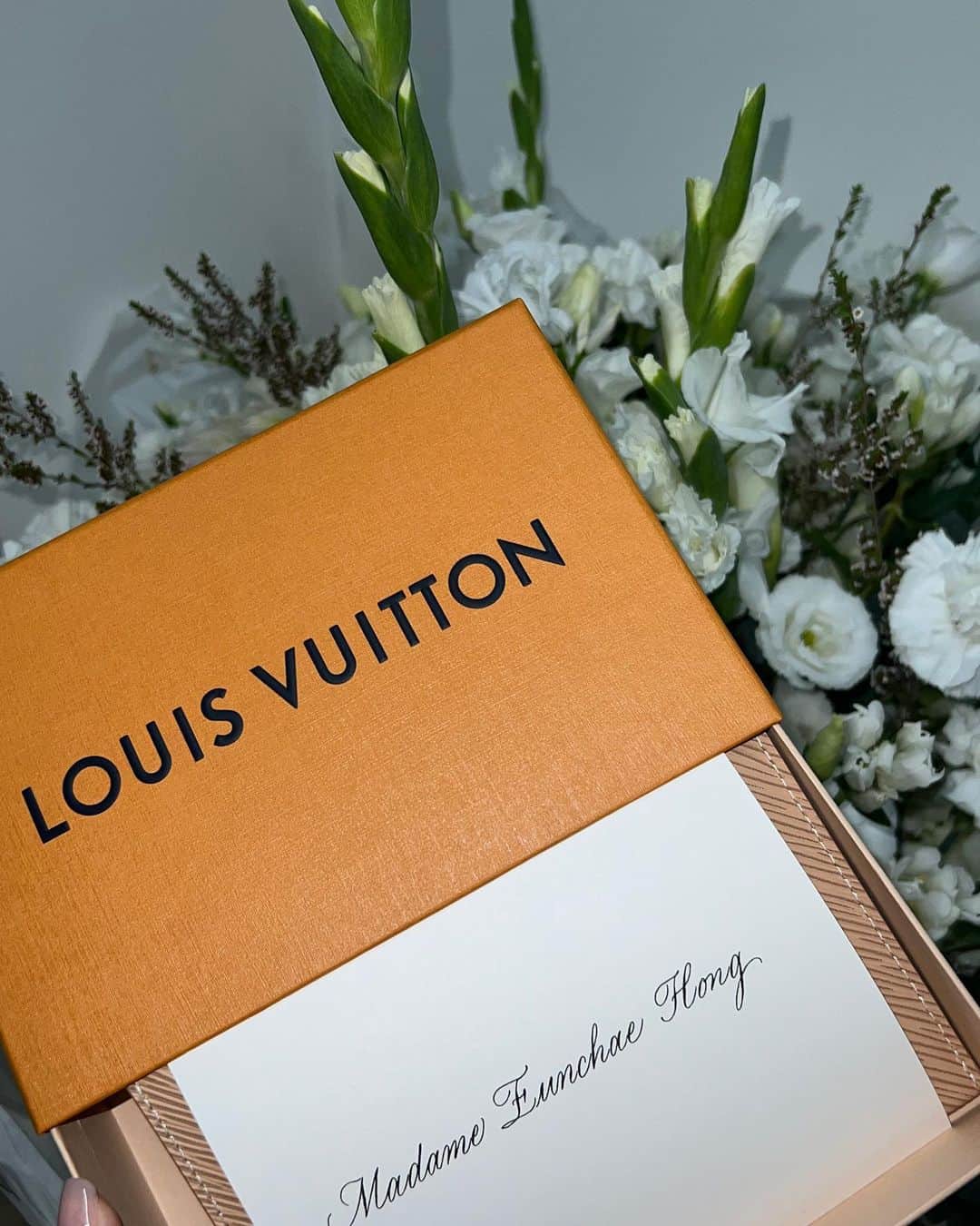 ホン・ウンチェさんのインスタグラム写真 - (ホン・ウンチェInstagram)「LV 9:30pm💌 @louisvuitton @nicolasghesquiere #광고 #LVSS24 #LouisVuitton」10月2日 15時57分 - hhh.e_c.v
