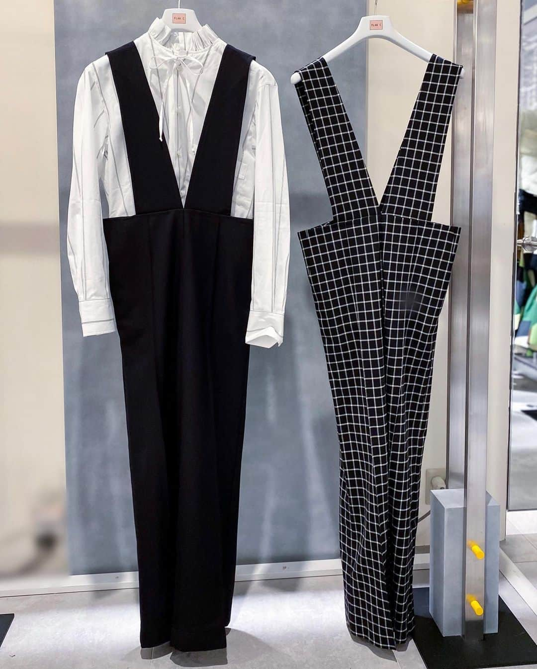 HANKYU.MODEさんのインスタグラム写真 - (HANKYU.MODEInstagram)「． PLANC 23AW NEW ARRIVAL At 3F MODE  「ALIITA」と「PLAN C」より、新作アイテムをご紹介。  Page2 コート　327,800円 ジレ　218,900円  Page3　ジャケット(reversible)　各201,300円 Page4　ニット　各145,200円  Page5 ブラウス　125,400円 パンツ　163,900円  Page6 左）サロペット　165,000円 ブラウス　90,200円 右）サロペット　211,200円  Page7 ニット　149,600円 スカート　139,700円  Page8 コート　273,900円 バッグ　71,500円  Page9 ネックレス(汽車)　49,500円 ネックレス(きのこ)　101,200円  Page10 カメオリング　121,000円 ハートリング　34,000円 コードブレスレット　26,400円  #aliita #アリータ #planc #プランシー #hankyumode #阪急うめだ本店 #うめはん #ファッション #コート #ジャケット #ニット #サロペット #ブレスレット #リング  #hankyumode23awouter #hankyumode23awaccessory」10月3日 12時00分 - hankyumode