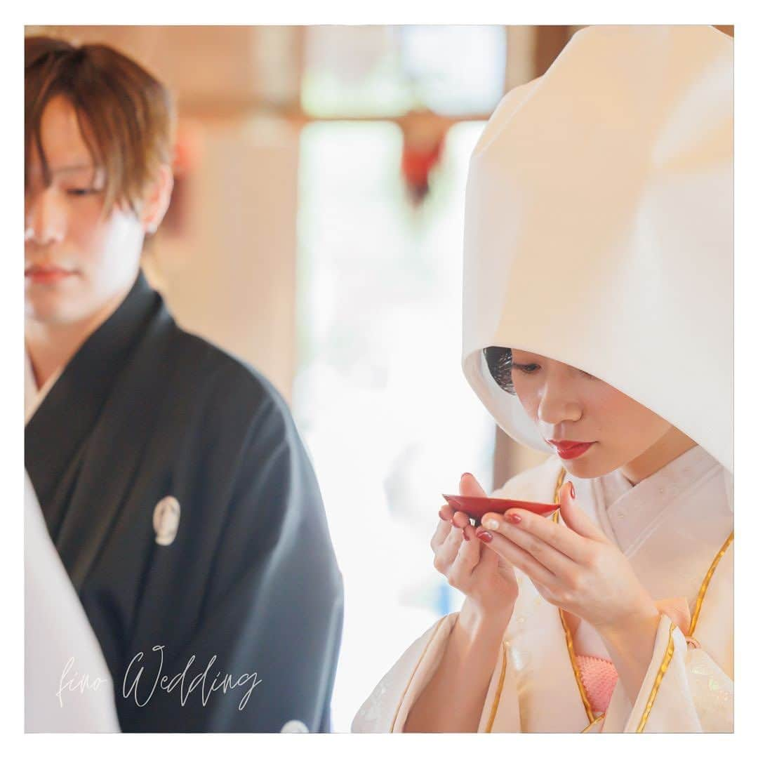 fino_wedding【フィーノ公式】さんのインスタグラム写真 - (fino_wedding【フィーノ公式】Instagram)「【卒花嫁レポート】  @yaizujinja   背中を推してくれた大好きな姉のおかげで夢が叶いました  式は親族のみの厳かでアットホームな結婚式  生まれ育った地元の焼津神社で行うことができました  屋台小屋の前でまさかの白無垢姿での写真！！！ 色々なこだわりにも対応して頂き感謝しています。  三々九度をしているとき【あぁ～私、結婚したんだ～】という実感がこみあげてきました。  大好きな場所で大好きな人達との大切な想い出が作れました。  #白無垢 #和婚 #お祭り女子  #地元愛  #綿帽子  #着物スタイル  #家族婚  #姉妹  #はなといろ  #結婚式コーデ  #静岡花嫁  #焼津花嫁  #静岡卒花嫁  #思い出  #wedding  #weddingday  #weddingphotography  #フォトウェディング  #こだわりウエディング  #やってよかった  #感謝  #白無垢着付け  #2023wedding  #卒花嫁レポ  #神輿小屋  #日本の文化  #日本の結婚式  #weddingdress  #colordress」10月6日 19時00分 - fino_wedding