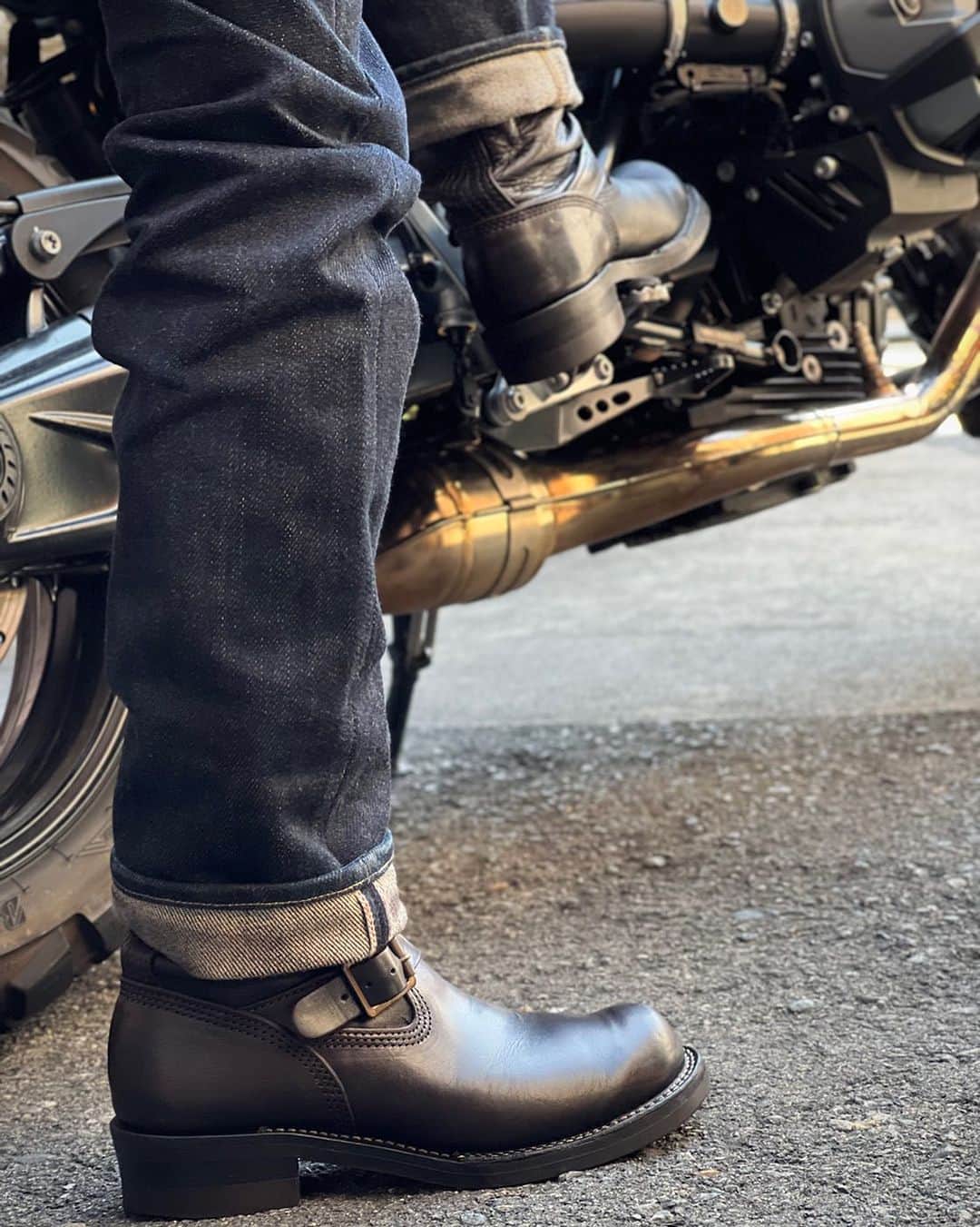 のインスタグラム：「My WESCO! "Century Boss"  -100th Anniversary Model(WESCO JAPAN Limited)  ---------------------------------------------------- 📸 あなたの「自慢の一足」撮らせてください！  WESCO JAPAN直営各店では、普段からウエスコブーツを愛用いただいている方々の「自慢の一足」の写真を撮らせていただいております。 定期的にホームページやインスタグラム等で公開しているので「我こそは！」と言う方も是非お声掛けください！ ----------------------------------------------------  #westcoastshoecompany #wesco #wescoboots #mywesco #centuryboss #horsehide #boss #boots #since1918 #100YEARS #oregon #portland #scappoose #madeinUSA🇺🇸 #osaka #wescojapan #tokyo #wescoebisu #wescosetagaya」