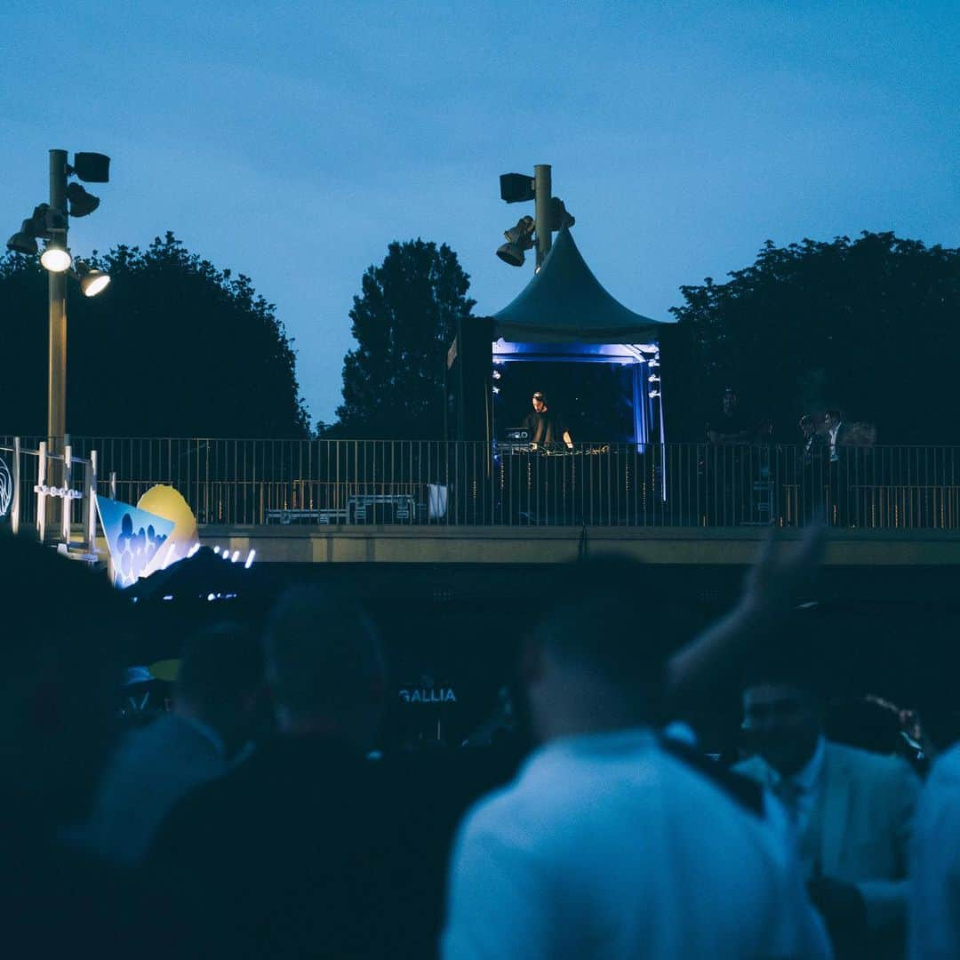 ロベール・ピレスさんのインスタグラム写真 - (ロベール・ピレスInstagram)「La finale de la coupe du monde hippique restera un événement mémorable pour moi 🤩  J’ai vibré et re découvert ce monde que j’apprécie tant. Merci à @FranceGalop pour cette expérience lors du #Qatar Prix de l’Arc de Triomphe !  #QPAT」10月3日 1時36分 - robert_pires07