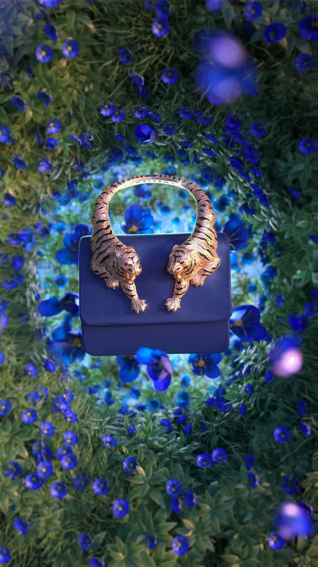 ロベルトカバリのインスタグラム：「Wild at heart the blue leather #RoarBag with precious tiger jewels will transition your wardrobe from Summer to Autumn in perfect #RobertoCavalli style. Discover it now at the link in bio and in our boutiques #RobertoCavalli by @faustopuglisi」